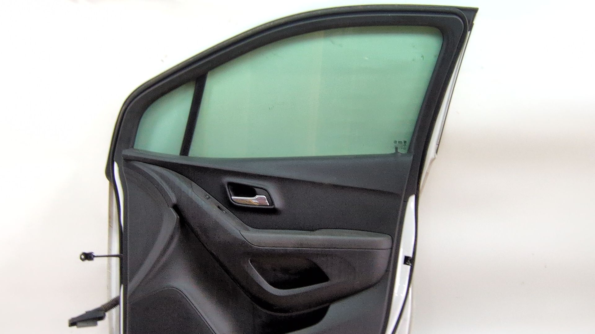 puerta_delantera_derecha_95090288_chevrolet_trax_1_6