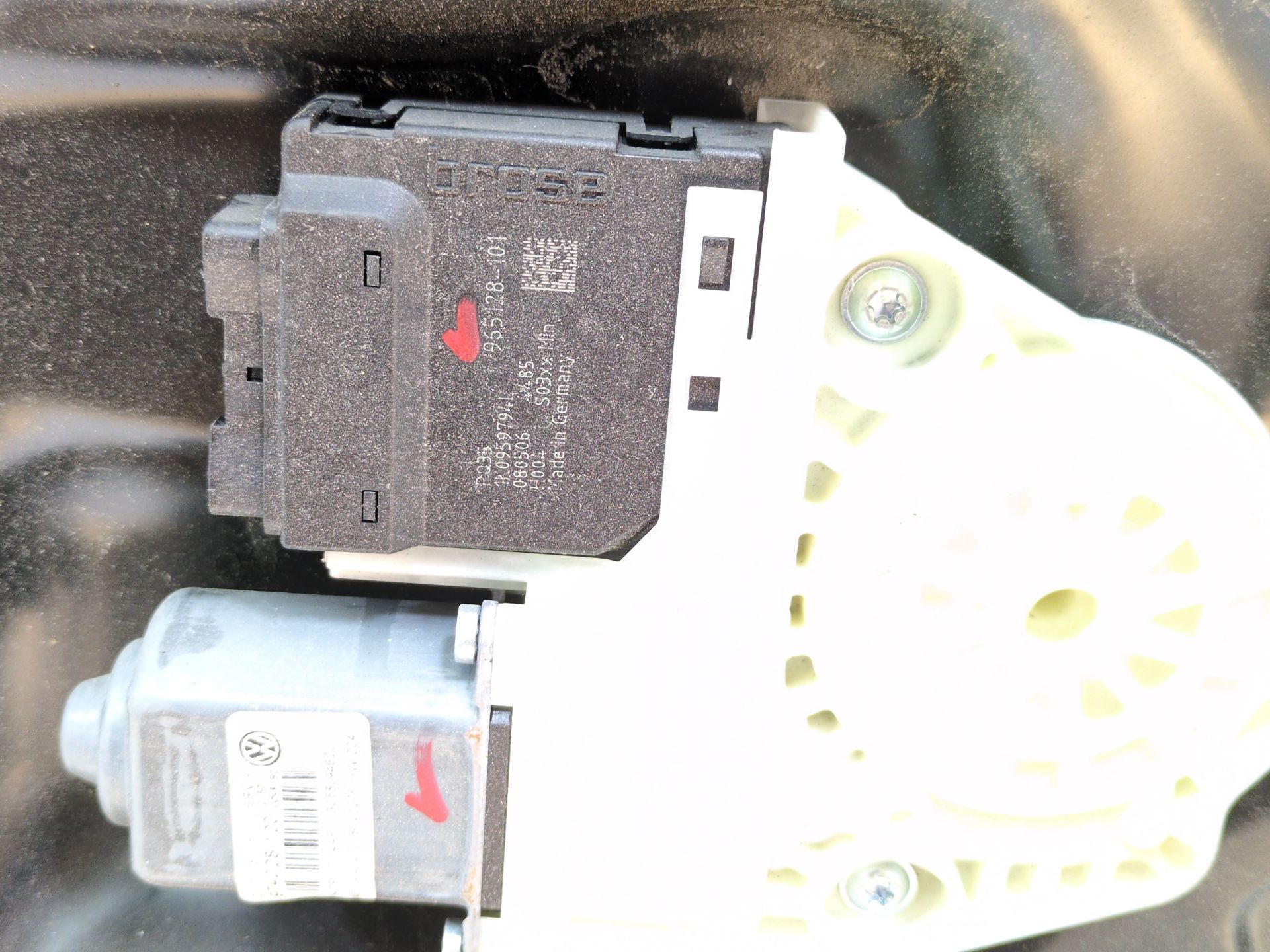 elevalunas_trasero_derecho_3c4839756h_980862_107_volkswagen_passat_b6_3c2_2_0_tdi_16v