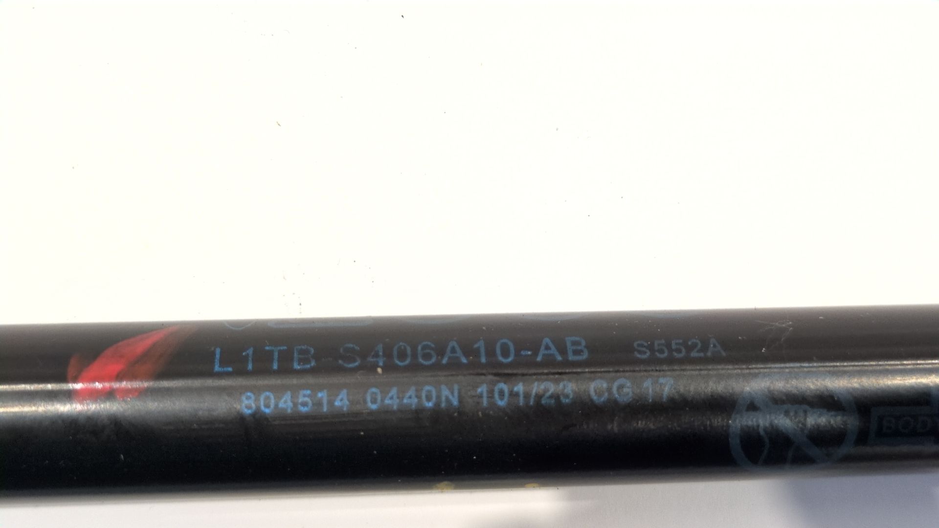 amortiguador_porton_trasero_izquierdo_l1tbs406a10ab_l1tb_s406a10_ab_ford_puma_j2k_cf7_1_0_ecoboost