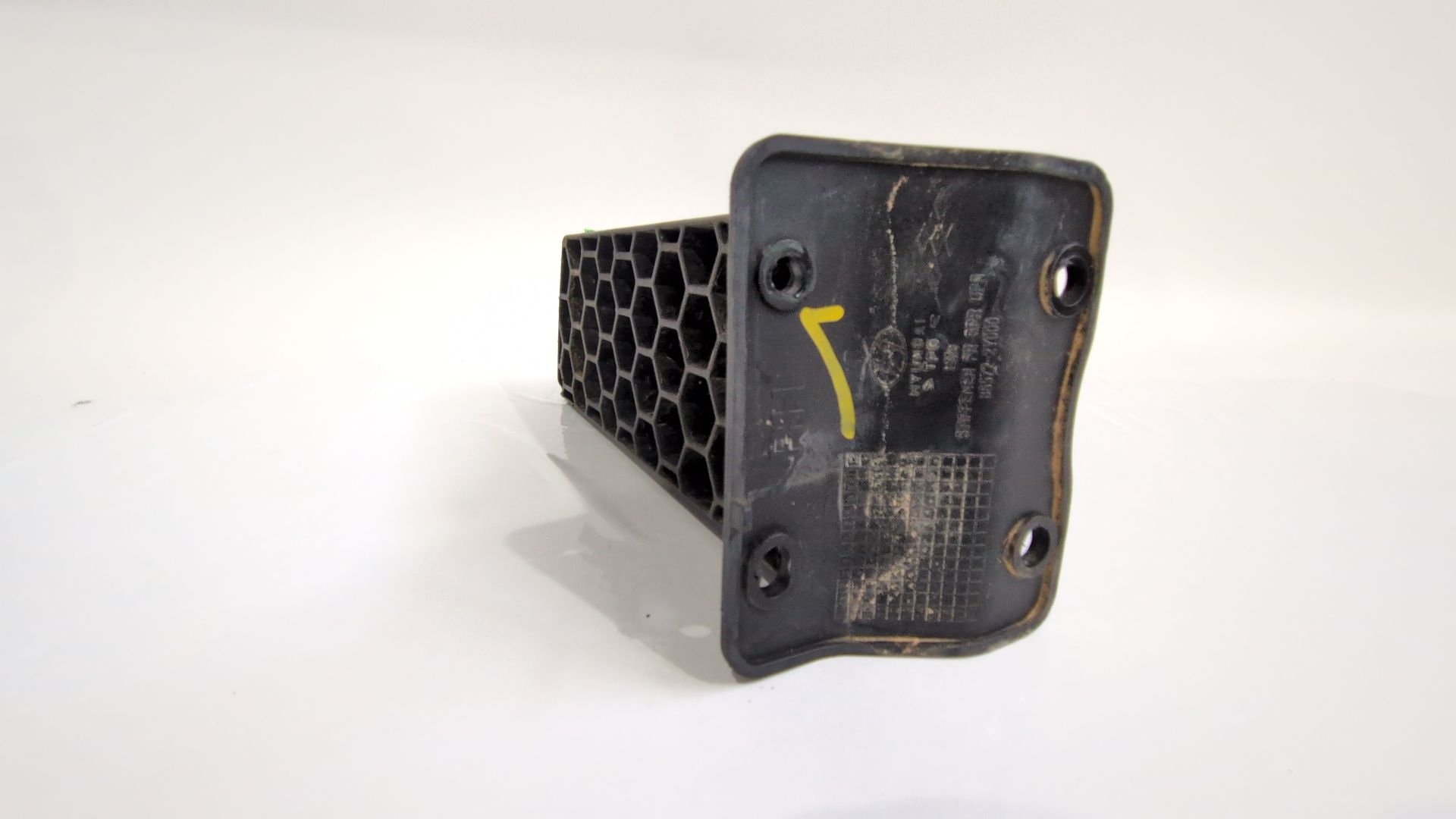 soporte_interior_derecho_paragolpe_delantero_865722y000_hyundai_ix35_lm_el_elh_1_7_crdi