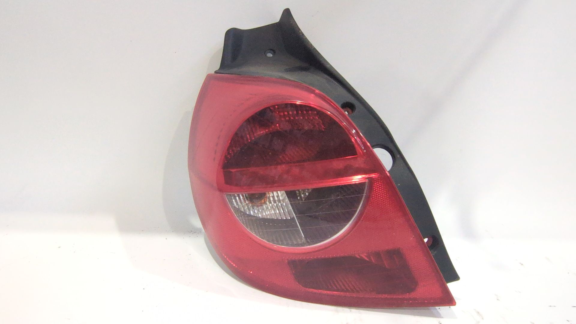 piloto_trasero_izquierdo_8200459962_renault_clio_iii_br0_1_cr0_1_1_4_16v