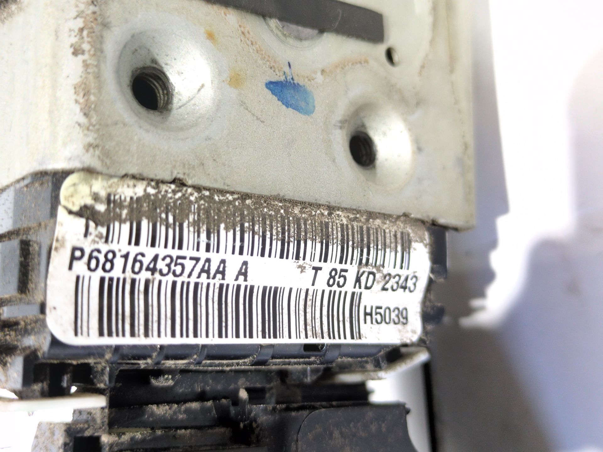 cerradura_puerta_delantera_izquierda_p68164357aa_jeep_cherokee_kl_2_0_crd