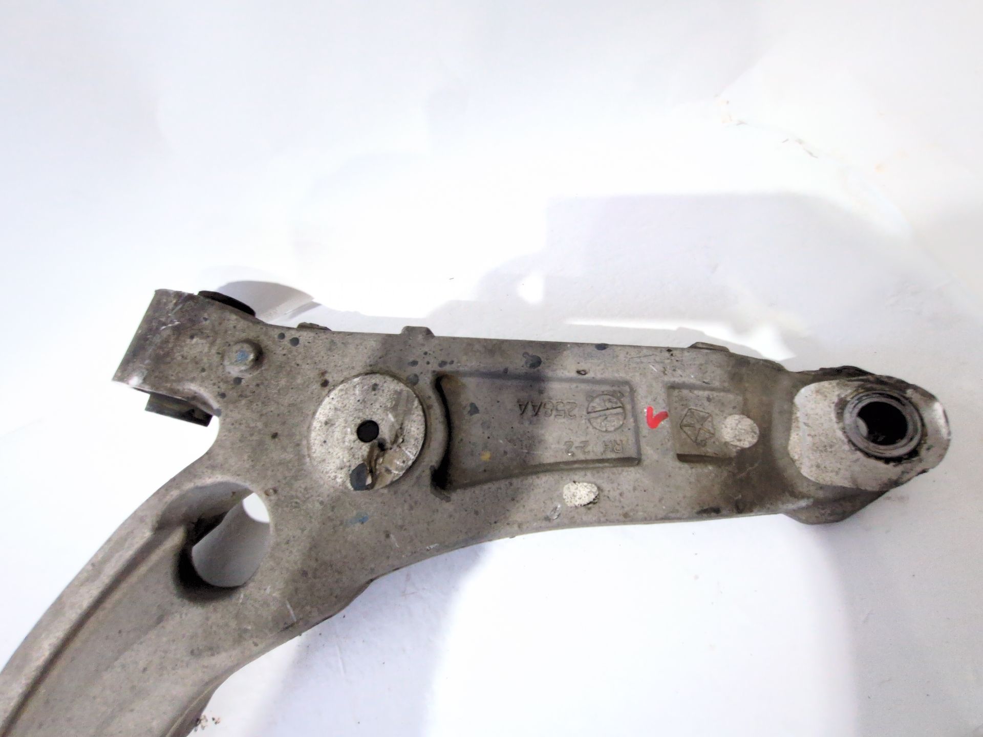 brazo_suspension_inferior_delantero_derecho_4877838ad_jeep_cherokee_kl_2_0_crd