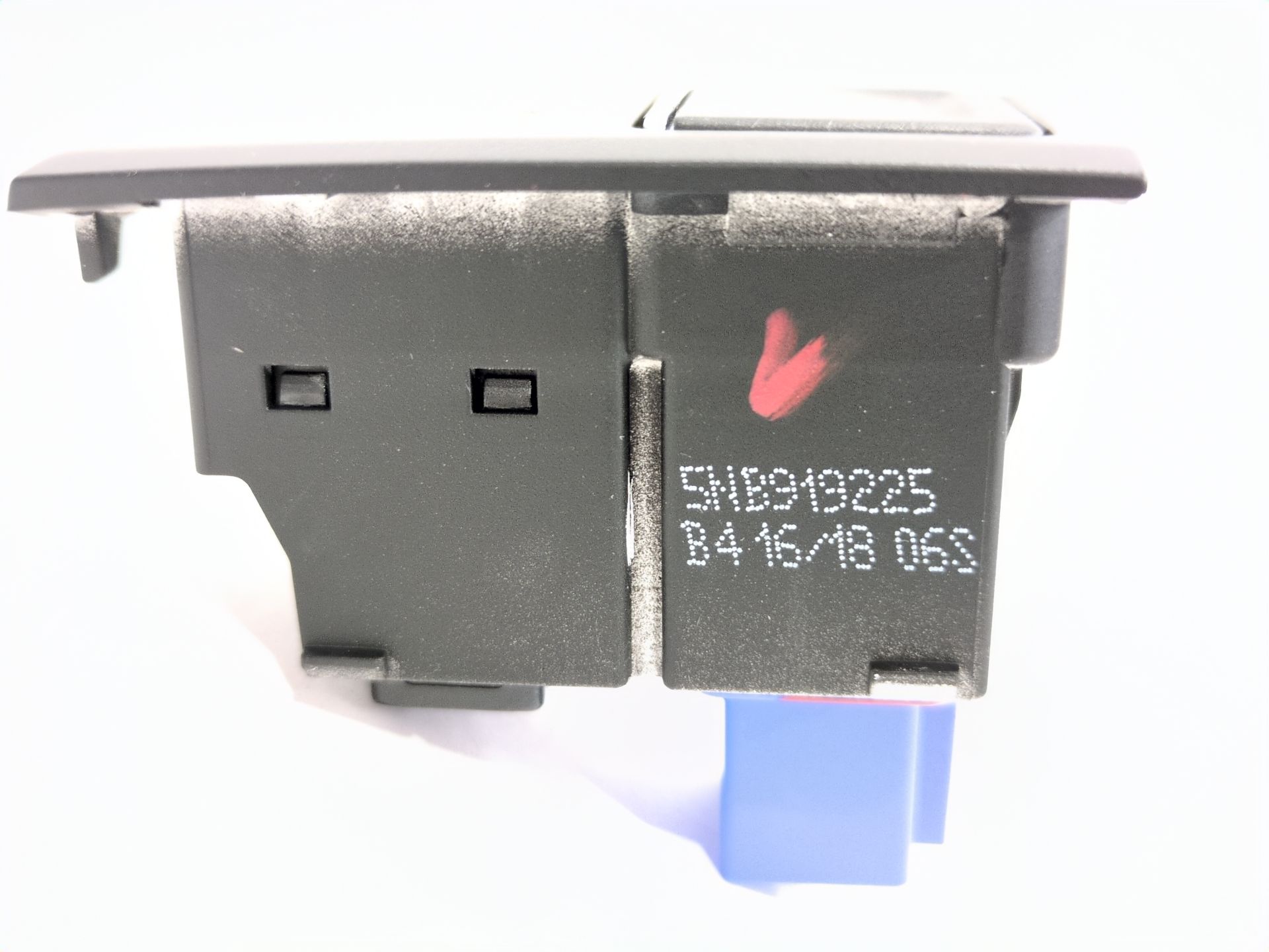 warning_5nb919225_volkswagen_tiguan_ad1_ax1_2_0_tdi