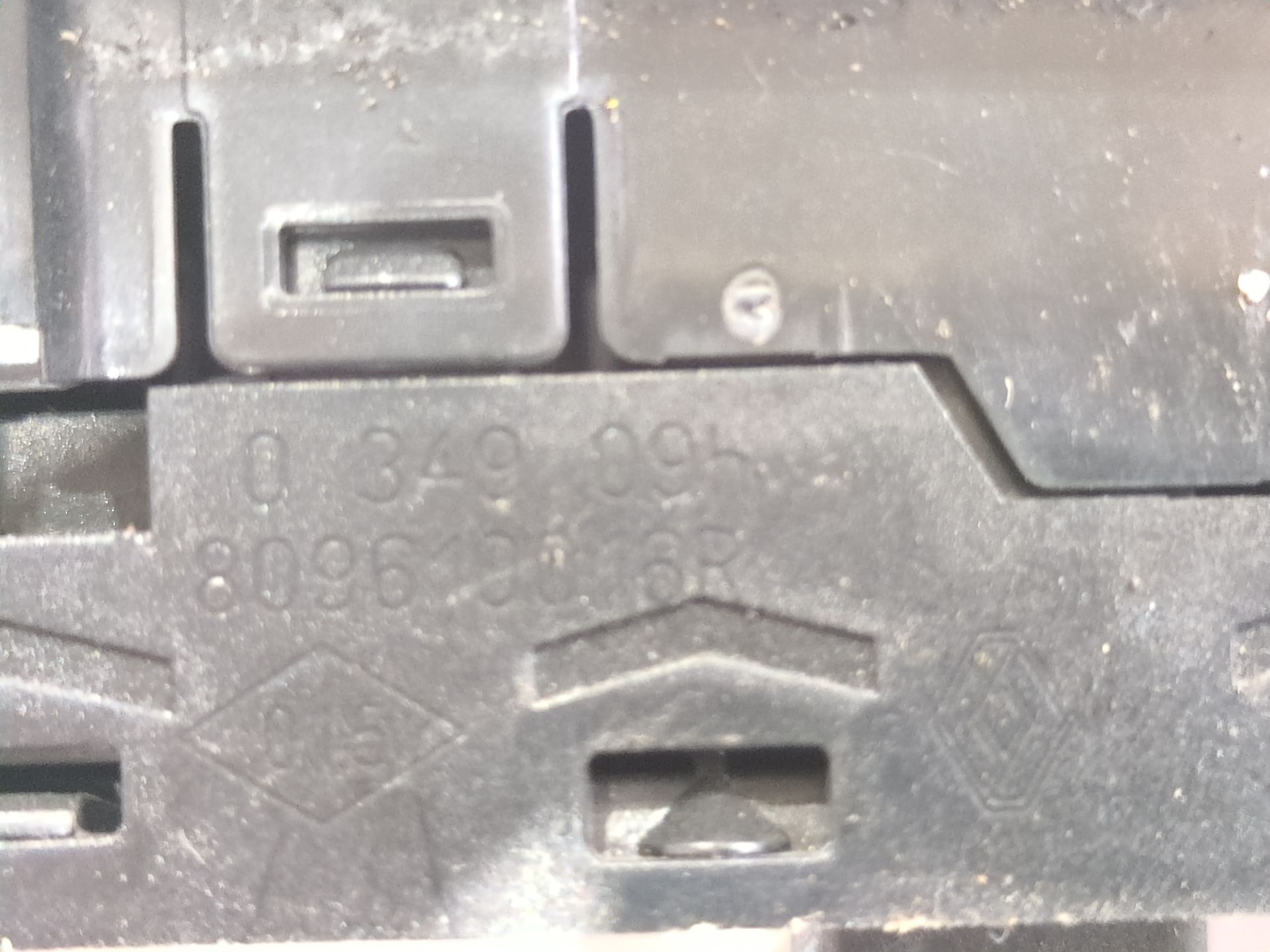 mando_elevalunas_delantero_izquierdo_809610016r_al_de