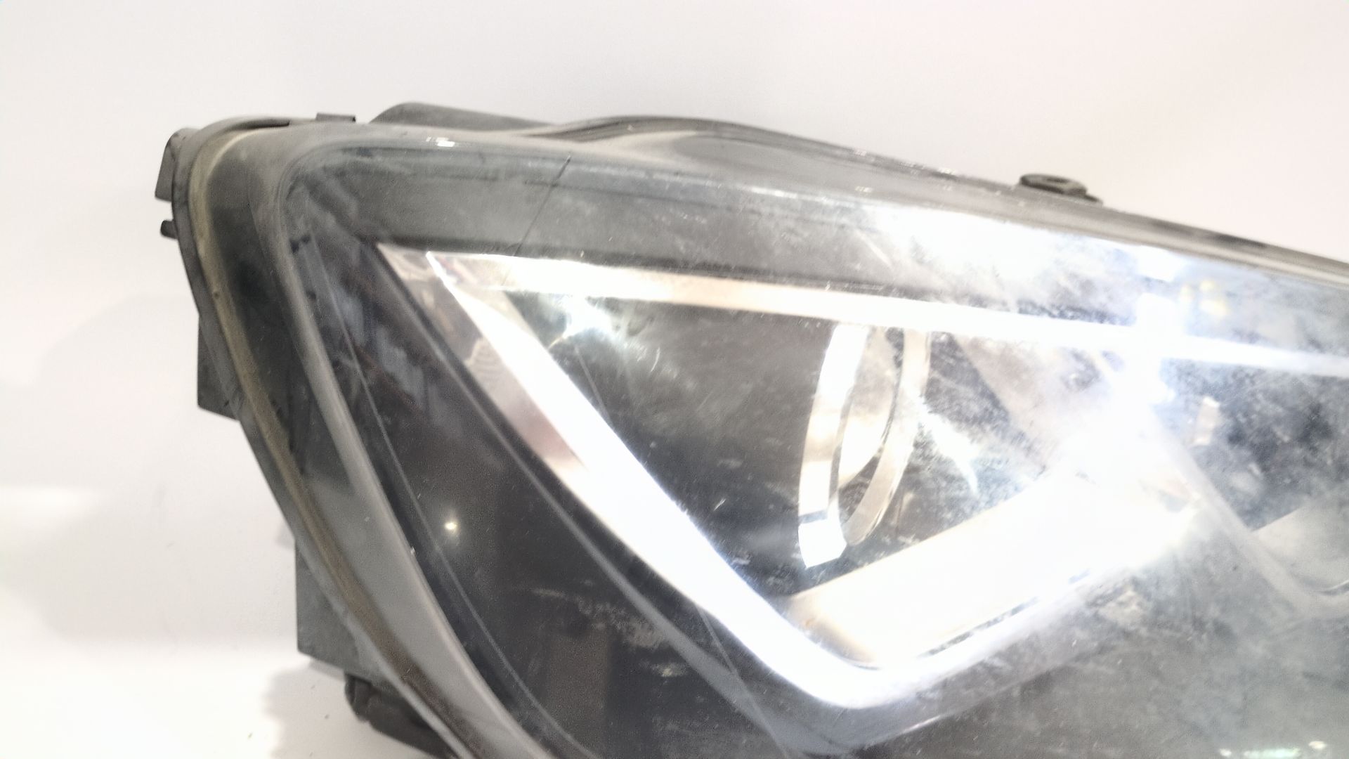 faro_derecho_xenon_7n5941752_0301243282_7n5_941_752_seat_alhambra_710_711_2_0_tdi