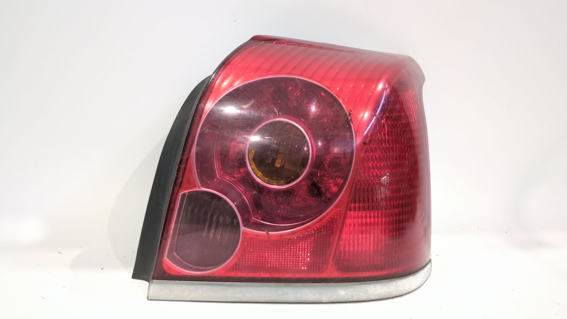 piloto_trasero_derecho_8155105140_81550_toyota_avensis_sedan_t25_2_0_d_4d_cdt250