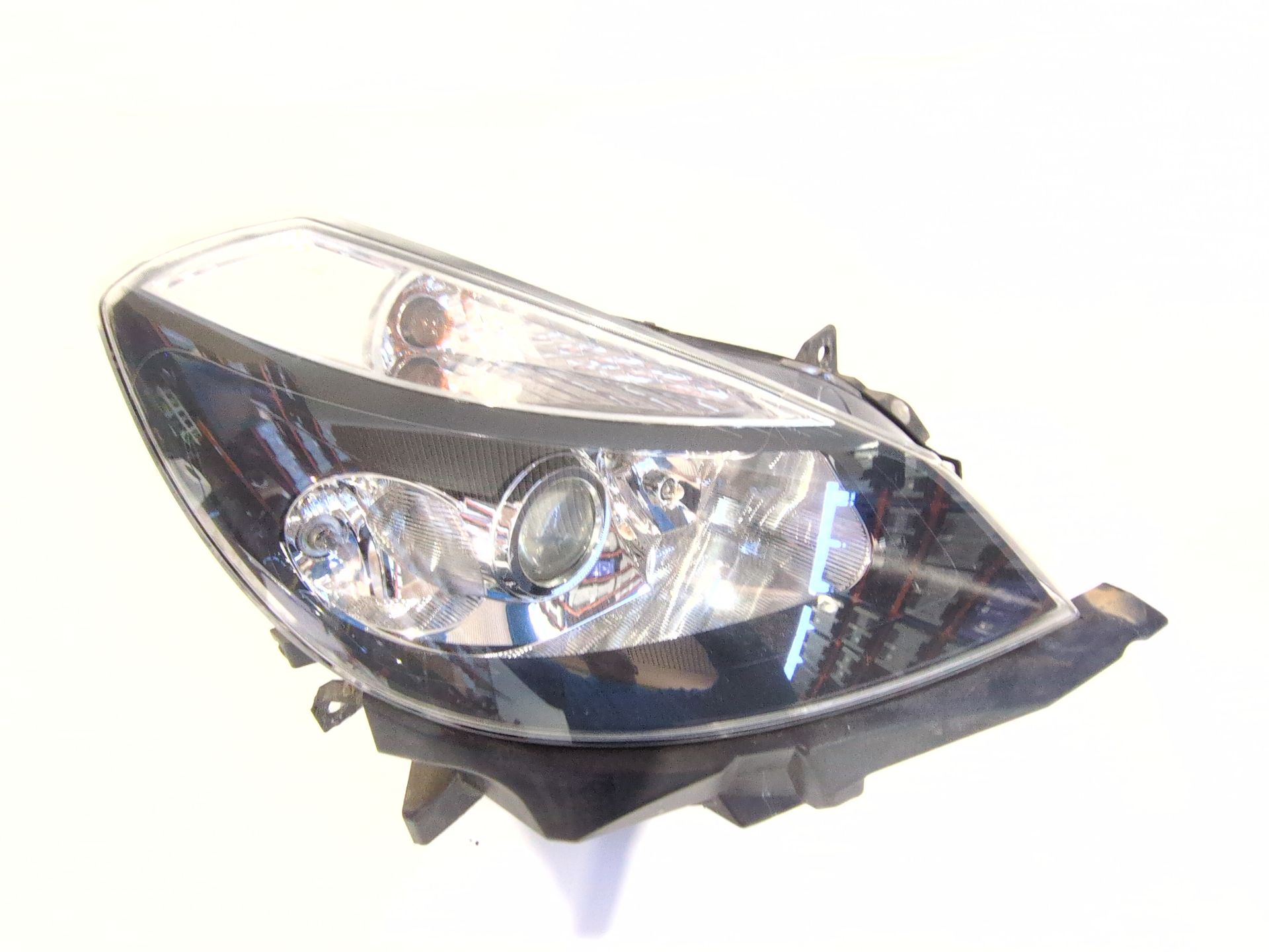 faro_derecho_7701070492_renault_clio_iii_grand_tour