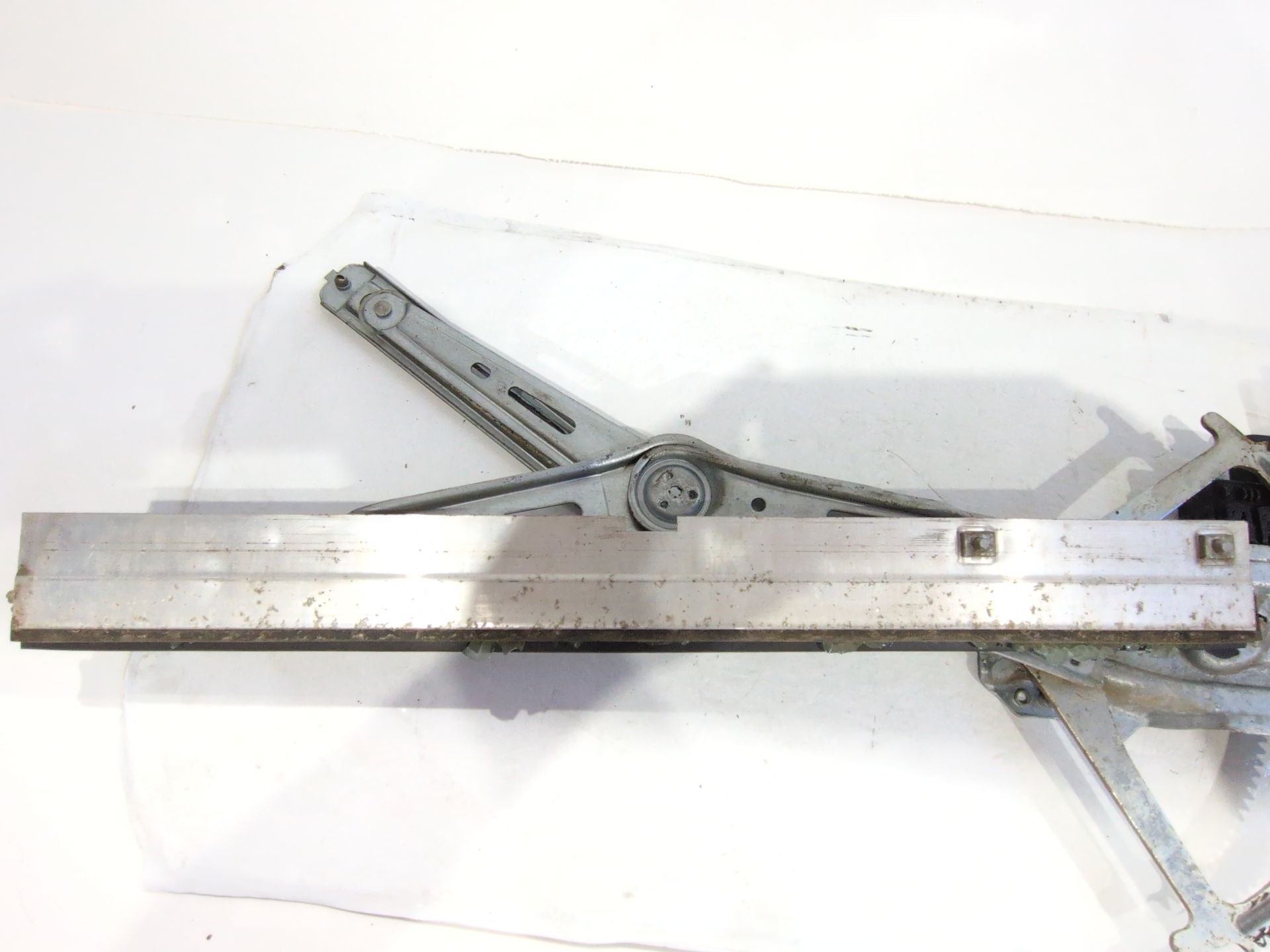 elevalunas_delantero_izquierdo_electrico_90579355_90_579_355_opel_zafira_a_monospace_t98_2_0_dti_16v_f75