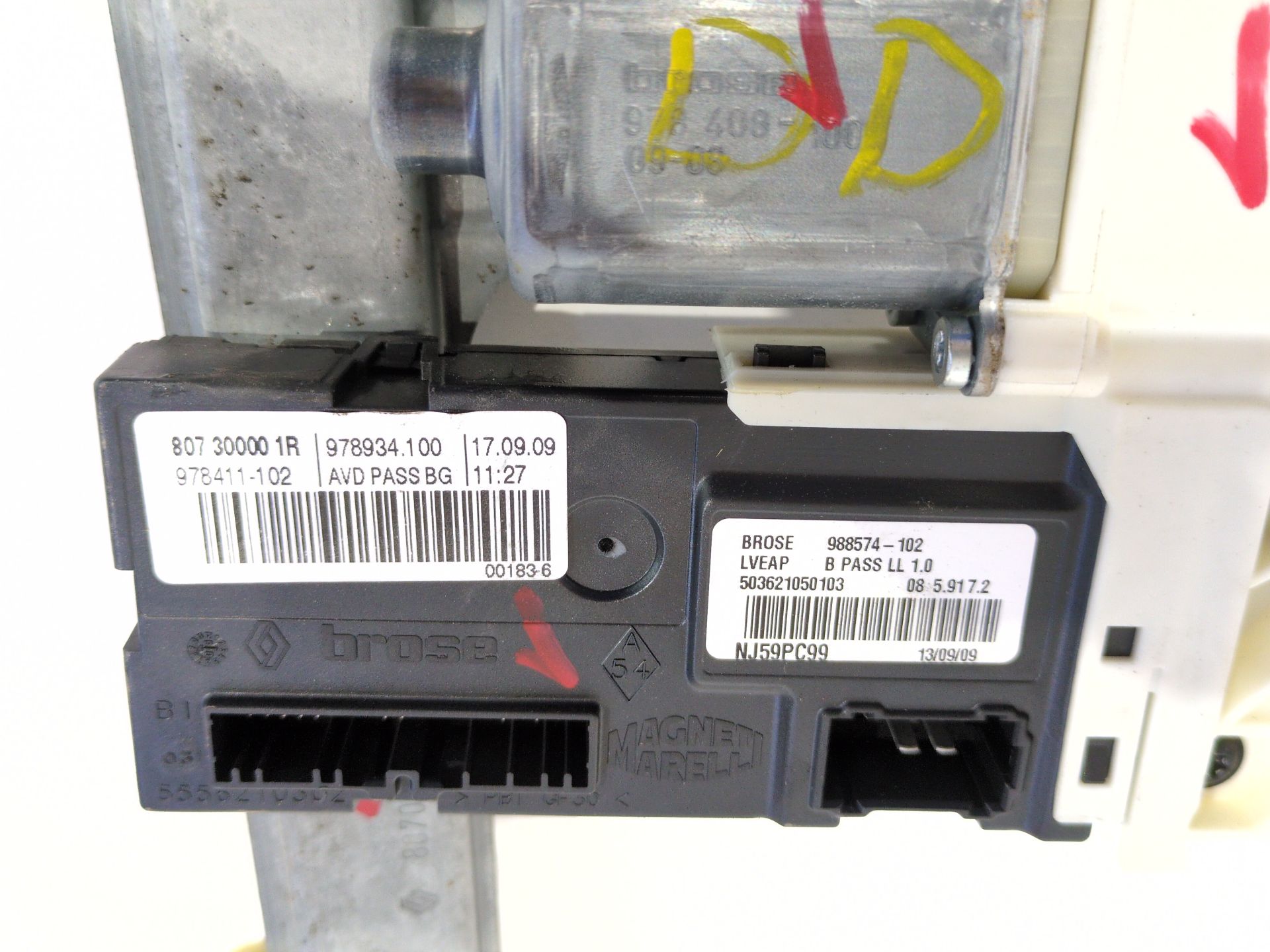 elevalunas_delantero_derecho_electrico_807000002r_renault_laguna_iii_bt0_1_2_0_dci_bt07_bt0j_bt14_bt1a_bt1s