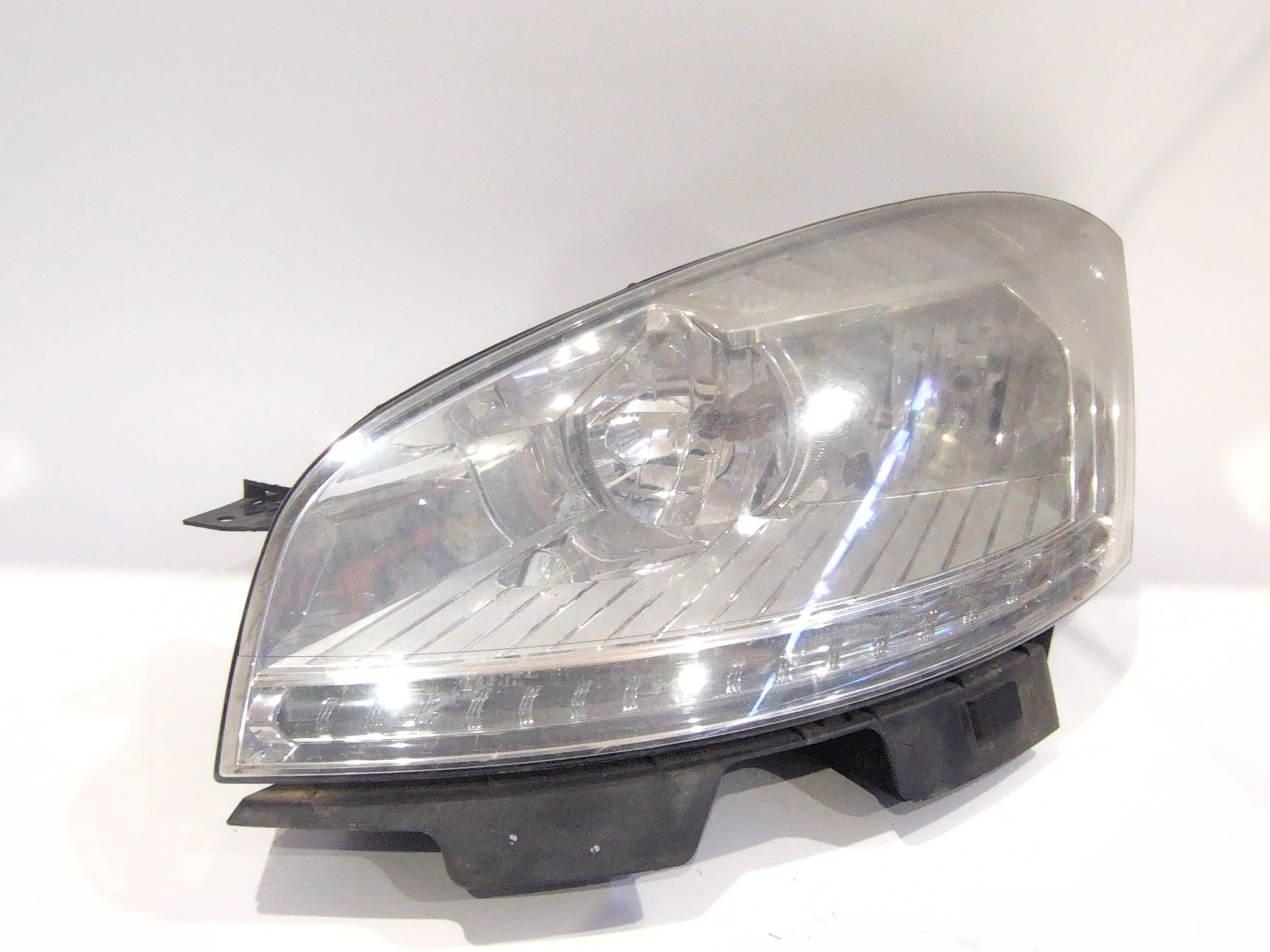 faro_izquierdo_6208v1_6208_v1_citr_n_c4_grand_picasso_i_ua_1_6_hdi_110