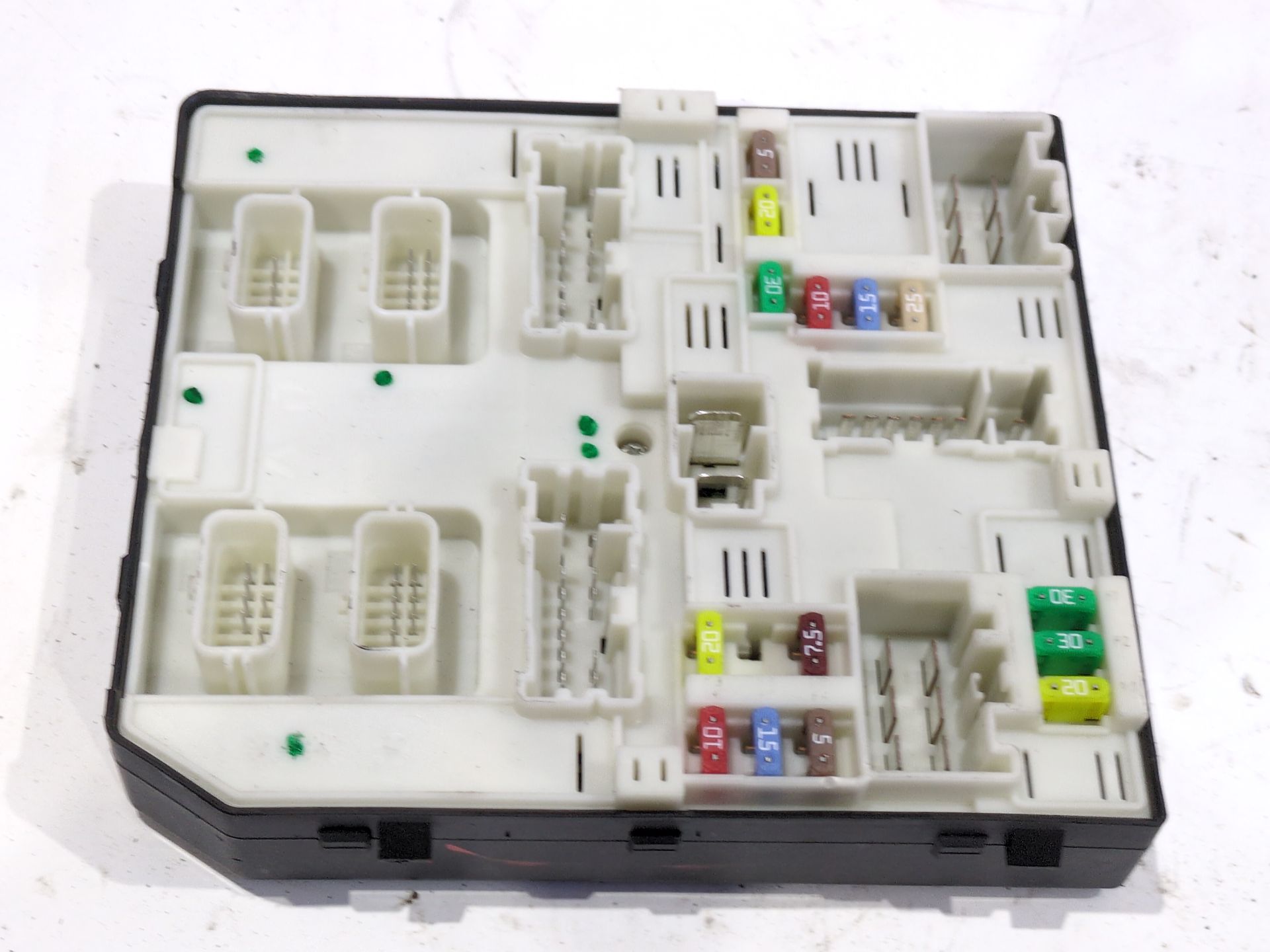 caja_reles_fusibles_284b63106r_usm2010_2027956946_renault_grand_scenic_iii_jz0_1_1_6_dci_jz00_jz12