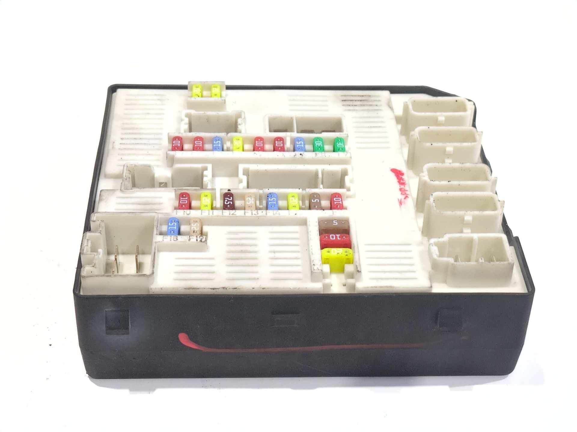 caja_reles_fusibles_284b60010r_usmbd95_8246100287_renault_megane_iii_grandtour_kz0_1_1_9_dci_kz0j_kz0n_kz1s