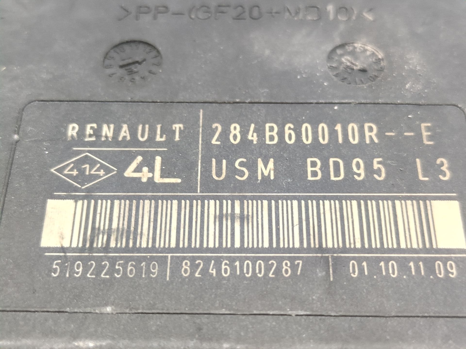 caja_reles_fusibles_284b60010r_usmbd95_8246100287_renault_megane_iii_grandtour_kz0_1_1_9_dci_kz0j_kz0n_kz1s