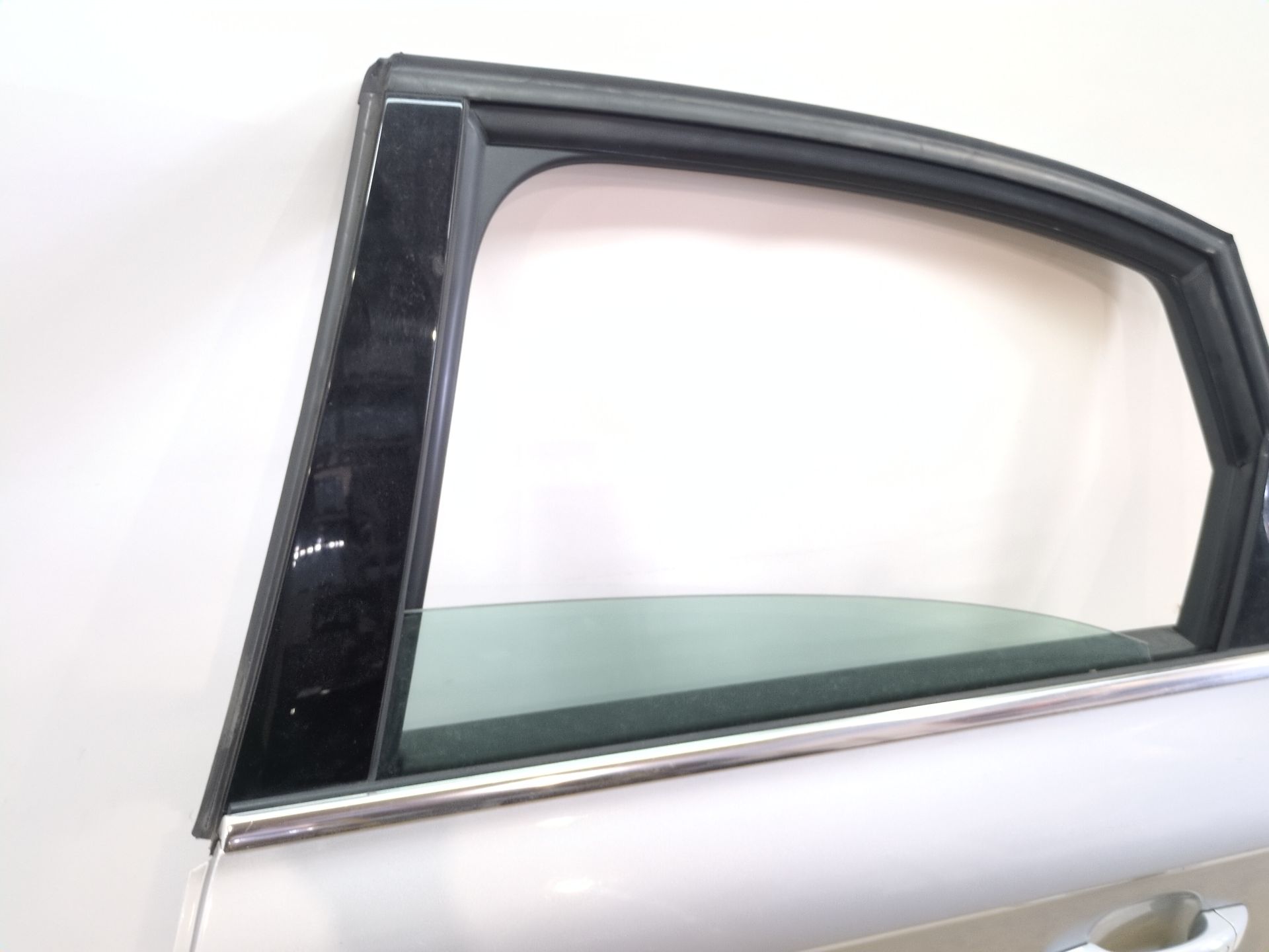 puerta_trasera_izquierda_8k5833051d_color_exterior_n_de_pintura_p5_x7w_8k5_833_051_d_audi_a4_b8_8k2_2_0_tdi