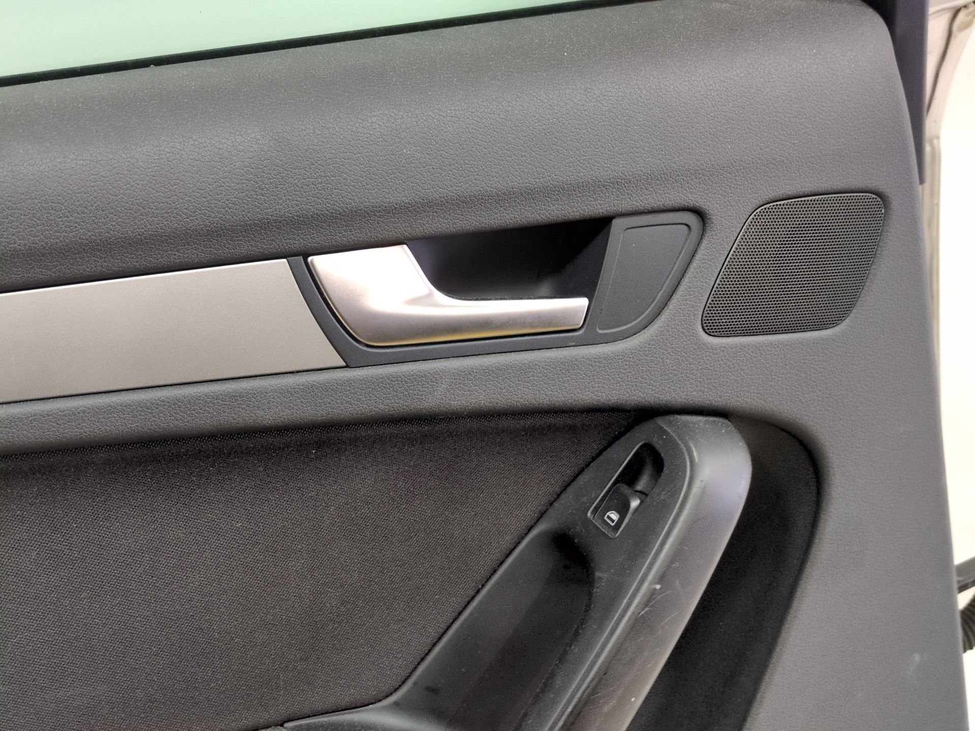 puerta_trasera_izquierda_8k5833051d_color_exterior_n_de_pintura_p5_x7w_8k5_833_051_d_audi_a4_b8_8k2_2_0_tdi