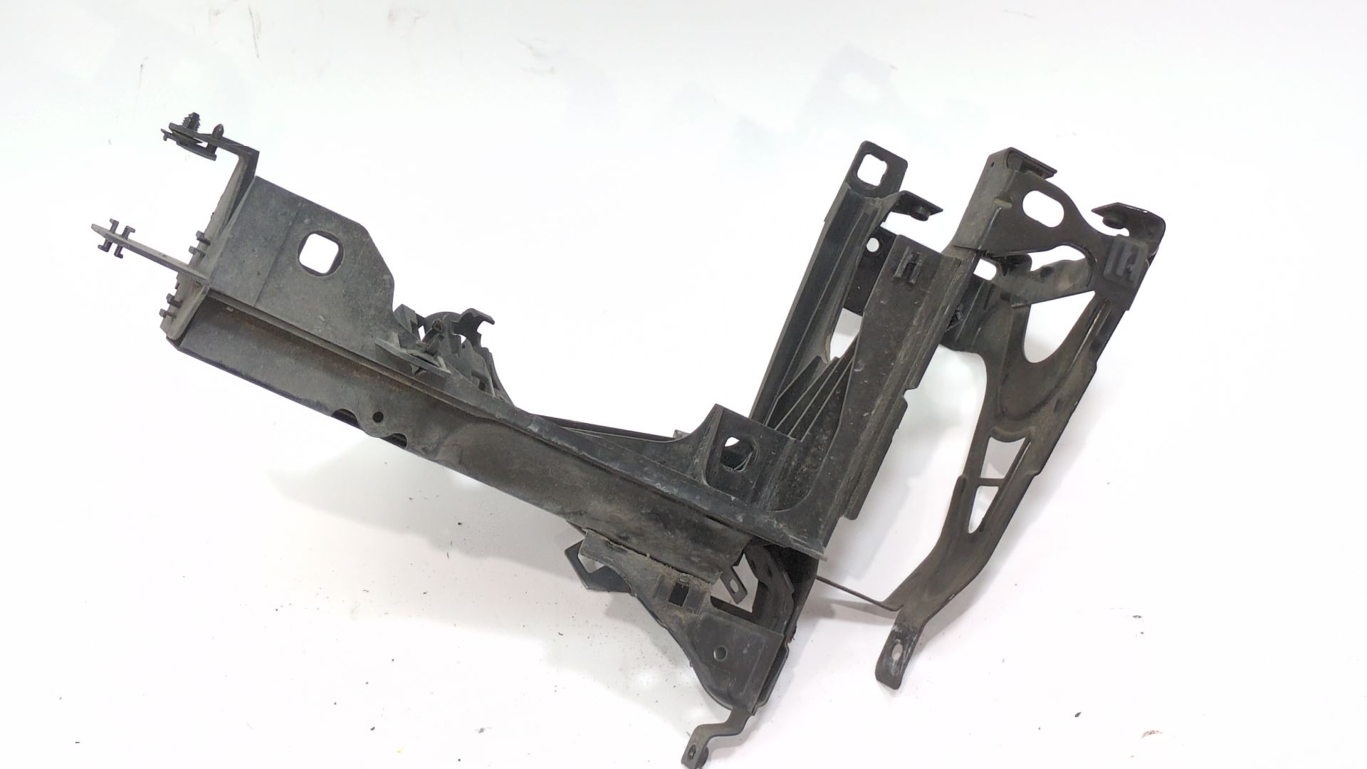 soporte_faro_derecho_sin_referencia_bmw_5_f10_520_i