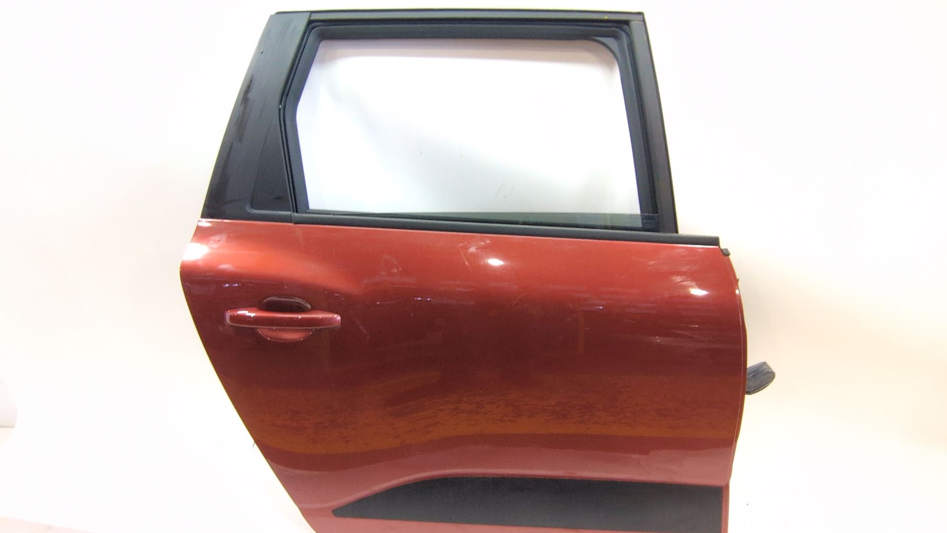 puerta_trasera_derecha_821008866r_tecnz_color_carroceria_brown_terracotta_dacia_jogger_rk_1_0_tce_110_rkmd