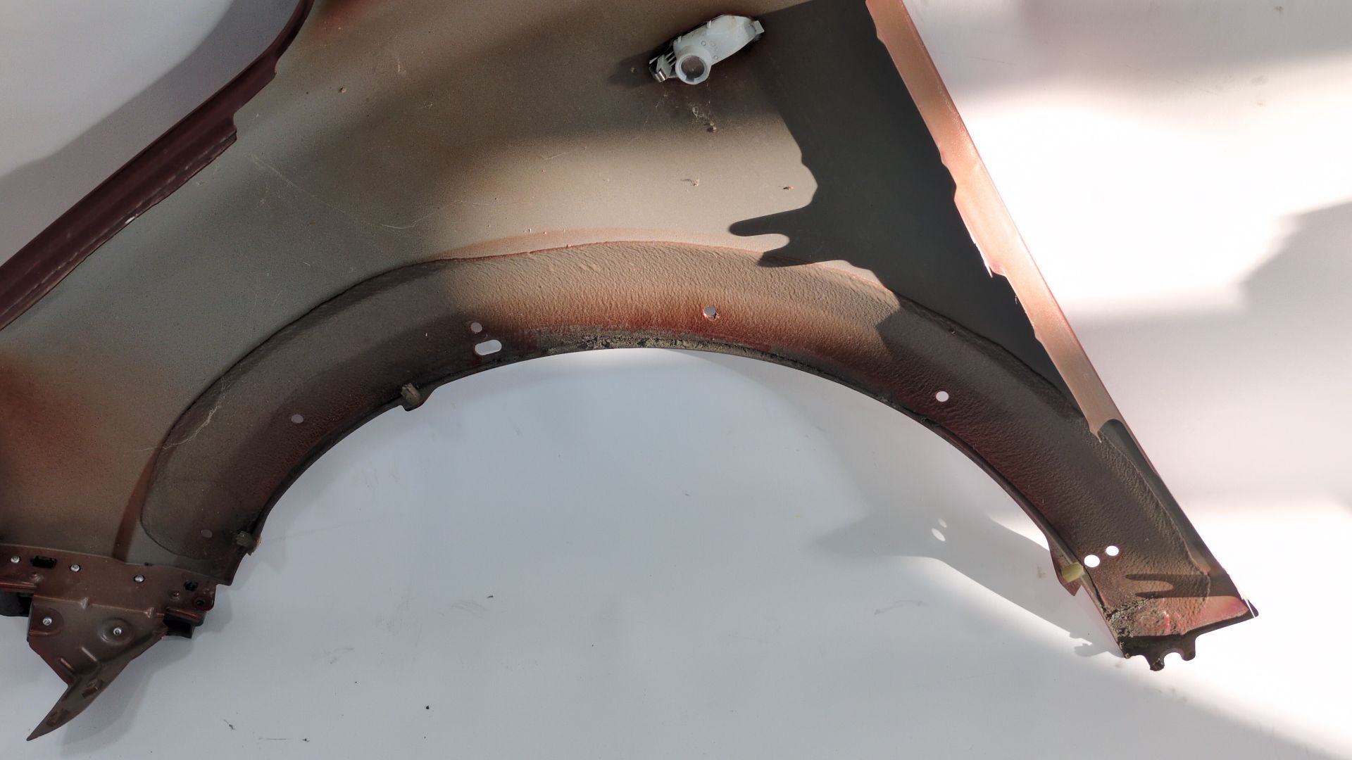 aleta_delantera_derecha_631004264r_tecnz_color_carroceria_brown_terracotta_dacia_jogger_rk_1_0_tce_110_rkmd