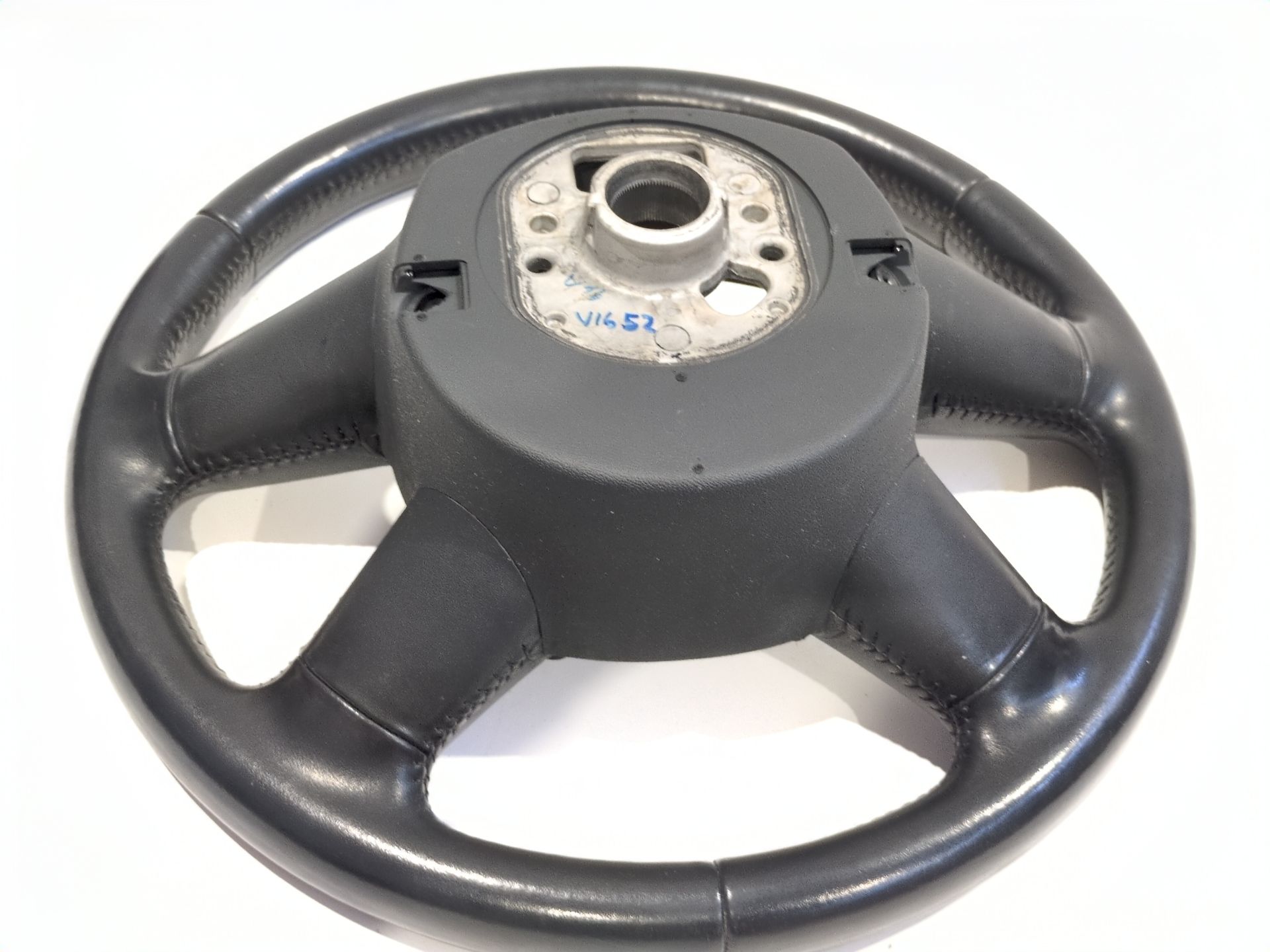 volante_8k0419091bg_61678340c00_8k0_419_091_bg_audi_a4_b8_8k2_2_0_tdi