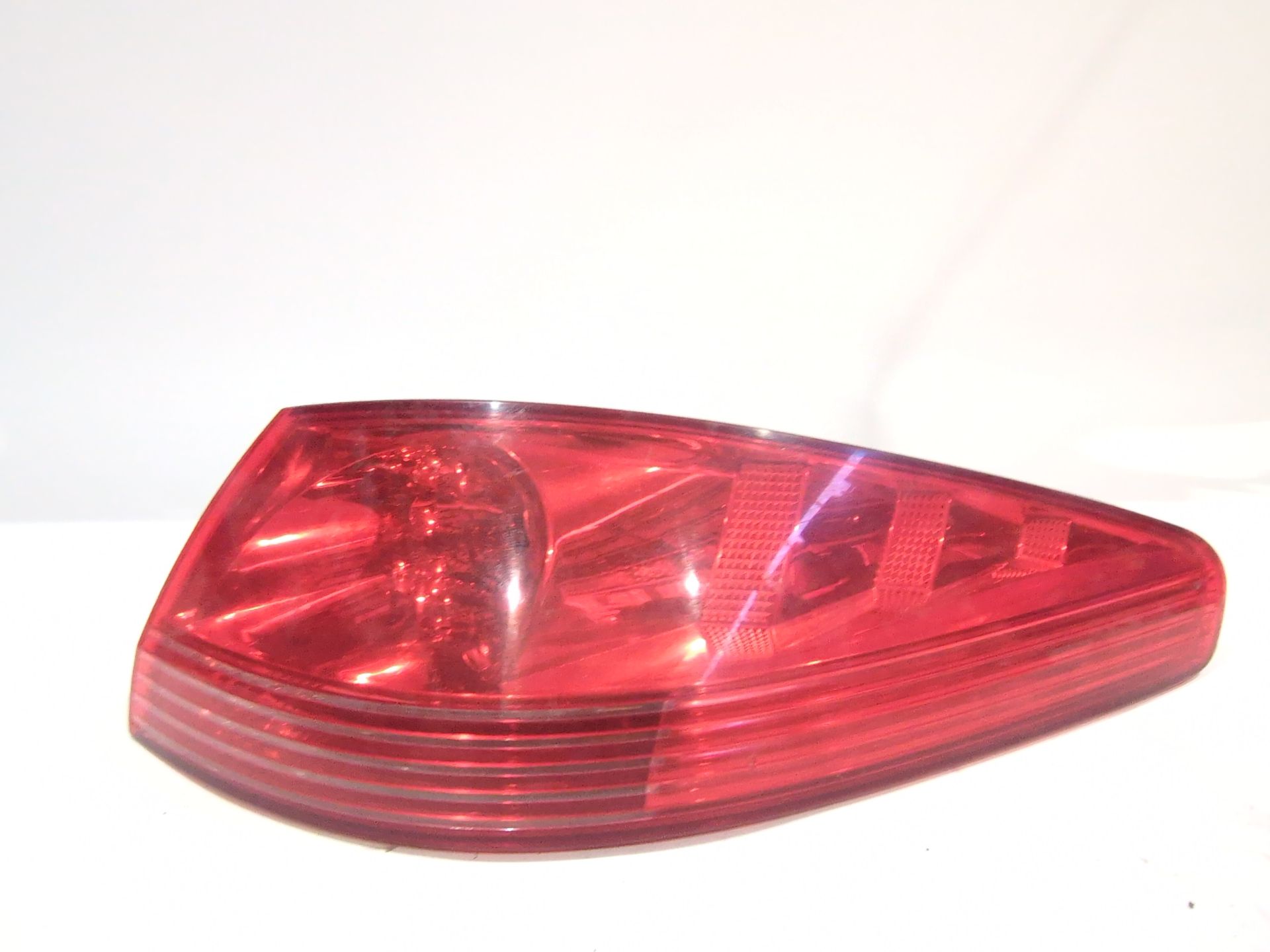 piloto_trasero_derecho_exterior_6351cf_6351_cf_peugeot_607_9d_9u_2_7_hdi_24v