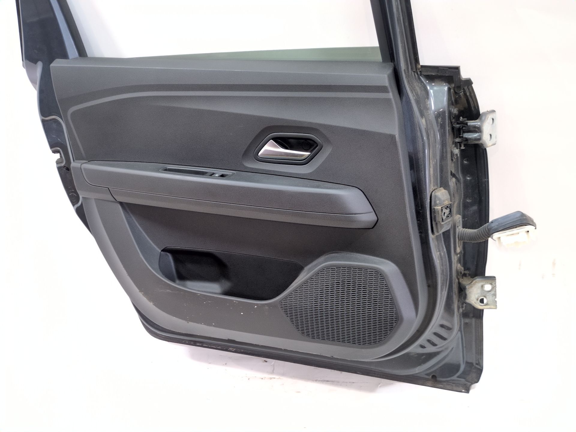 puerta_trasera_izquierda_821011599r_tekna_color_carroceria_grey_comet_dacia_jogger_rk_1_0_tce_110_rkmd