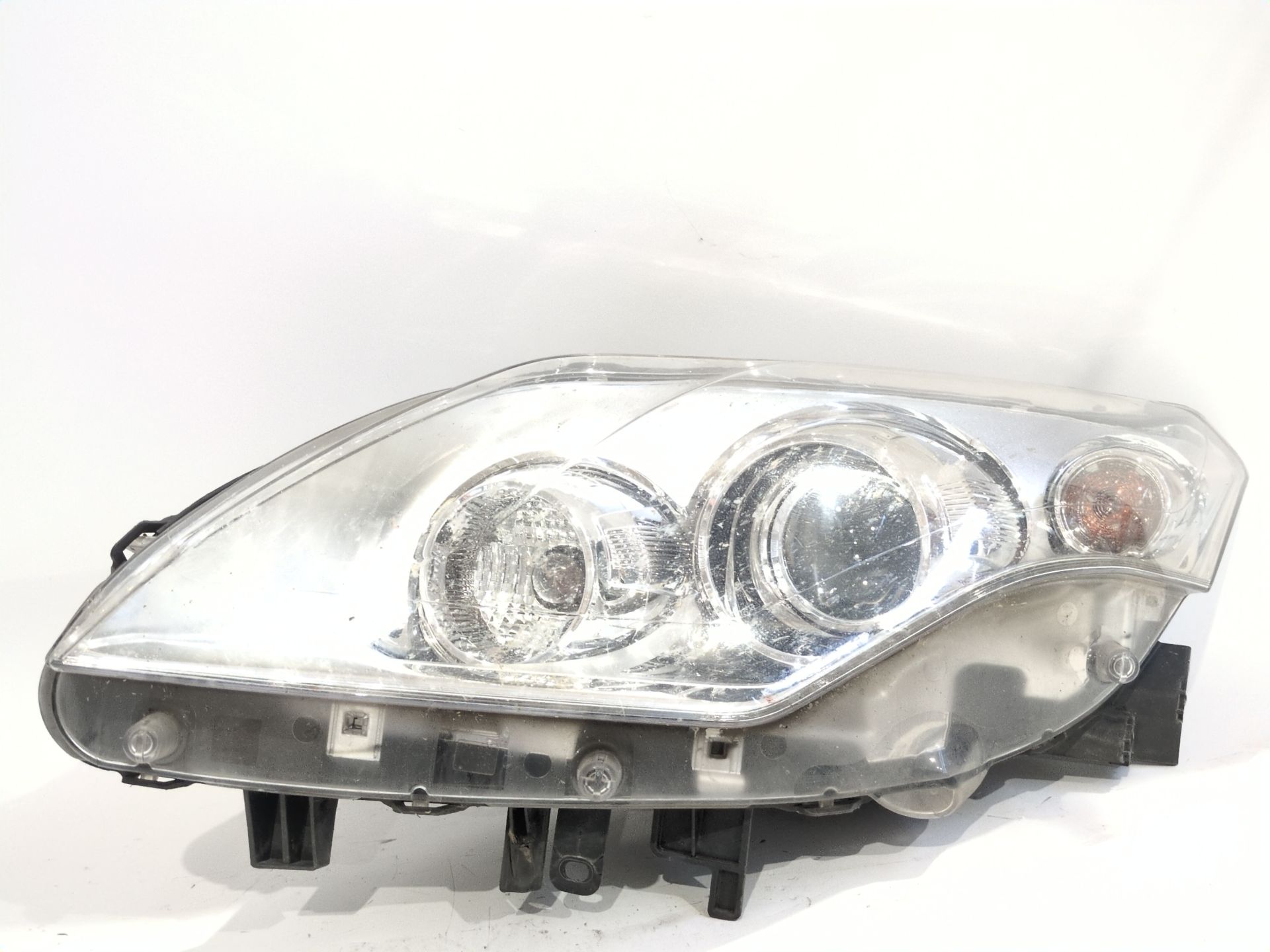 faro_izquierdo_xenon_260600035r_89901838_renault_laguna_iii_bt0_1_2_0_16v_bt05_bt0f_bt0w