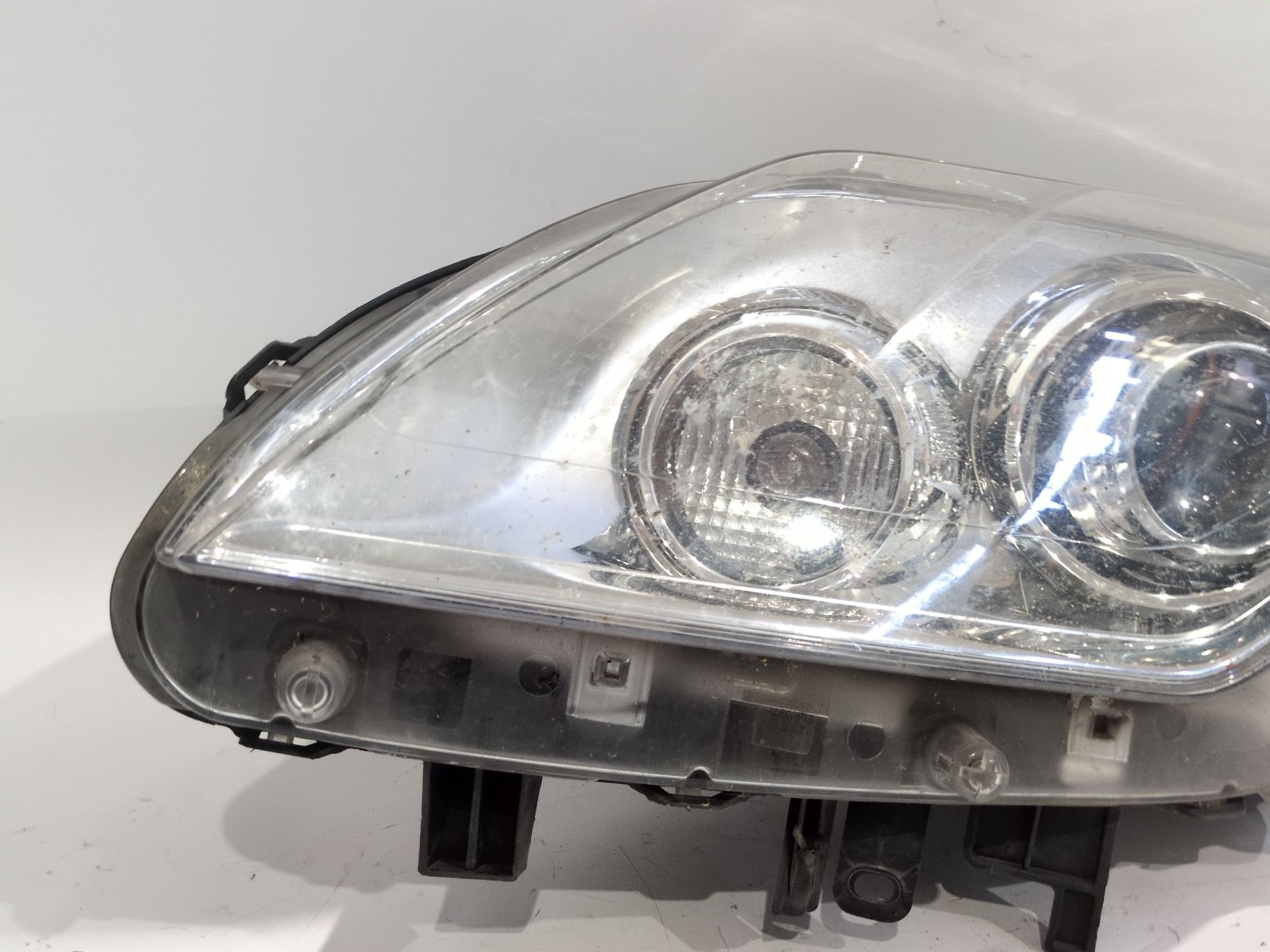 faro_izquierdo_xenon_260600035r_89901838_renault_laguna_iii_bt0_1_2_0_16v_bt05_bt0f_bt0w