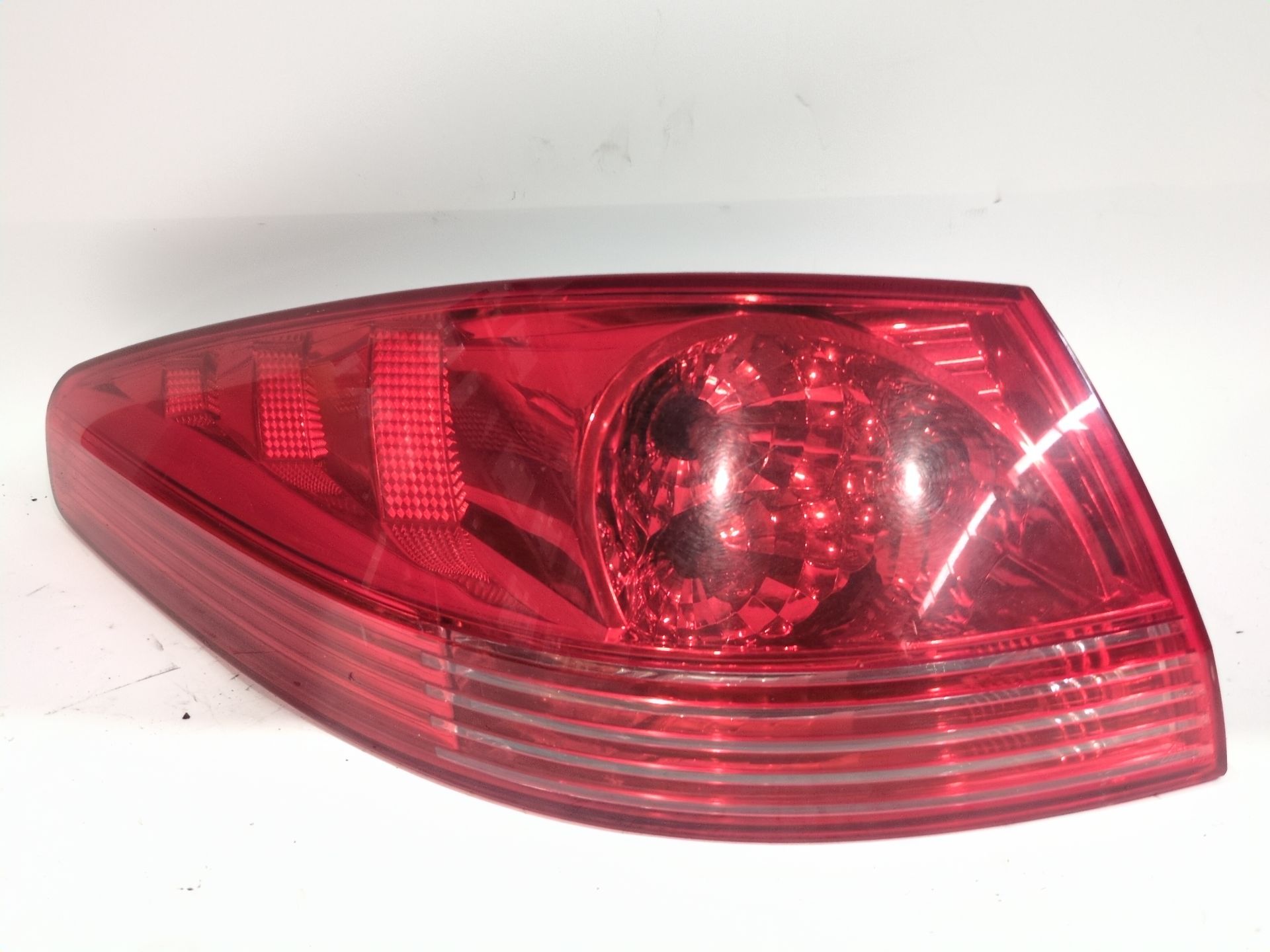 piloto_trasero_izquierdo_exterior_6350cf_6350_cf_peugeot_607_9d_9u_2_7_hdi_24v