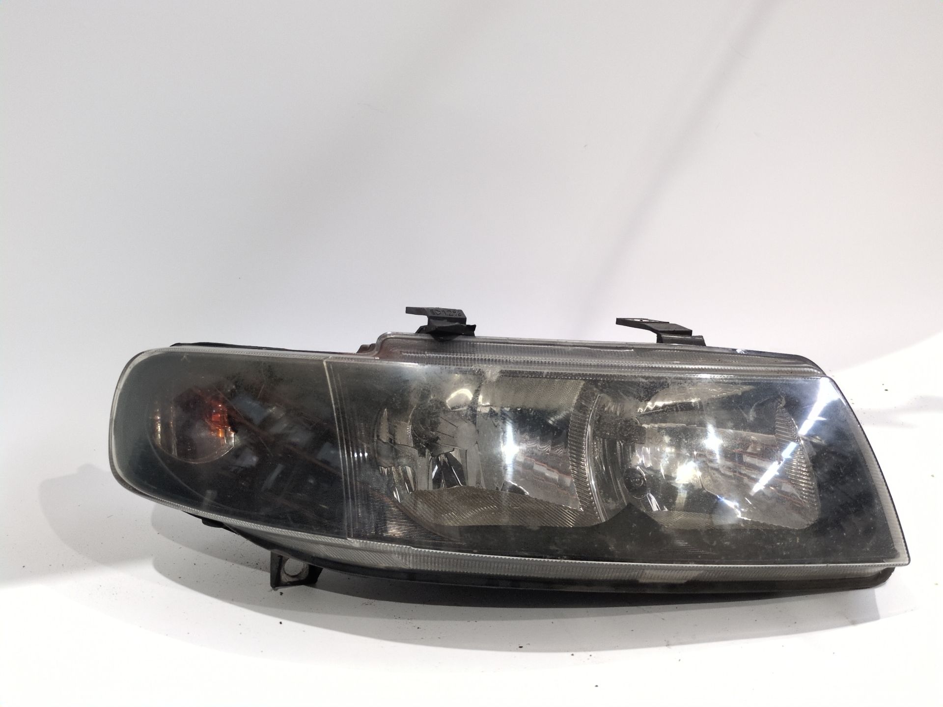 faro_derecho_1m1941016_1m1_941_016_seat_toledo_ii_1m2_1_9_tdi