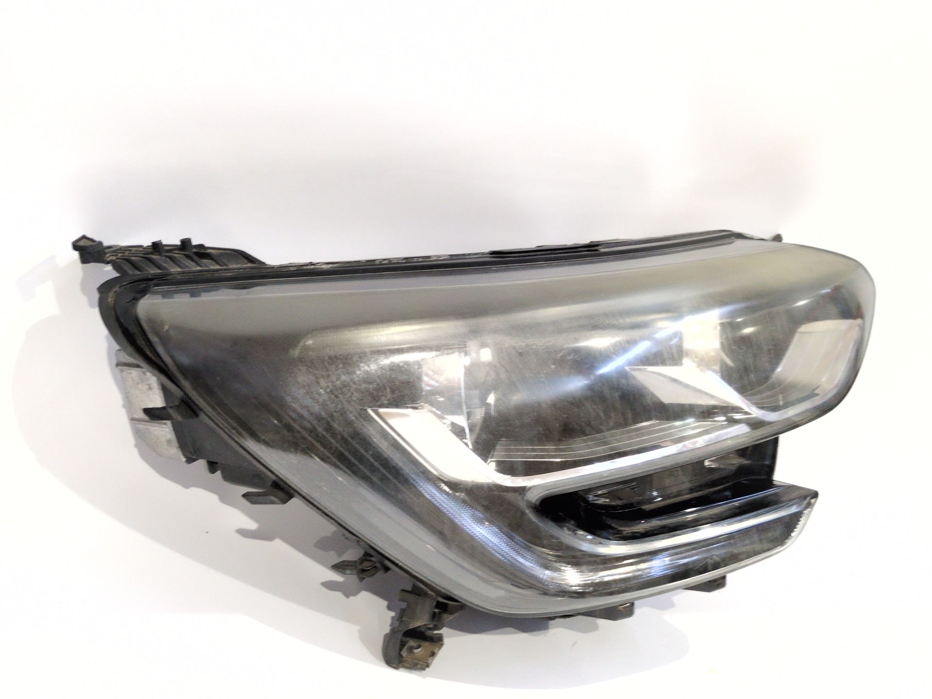 faro_derecho_260108478r_90060925_renault_megane_iv_hatchback_b9a_m_n_1_2_tce_130_b9mr