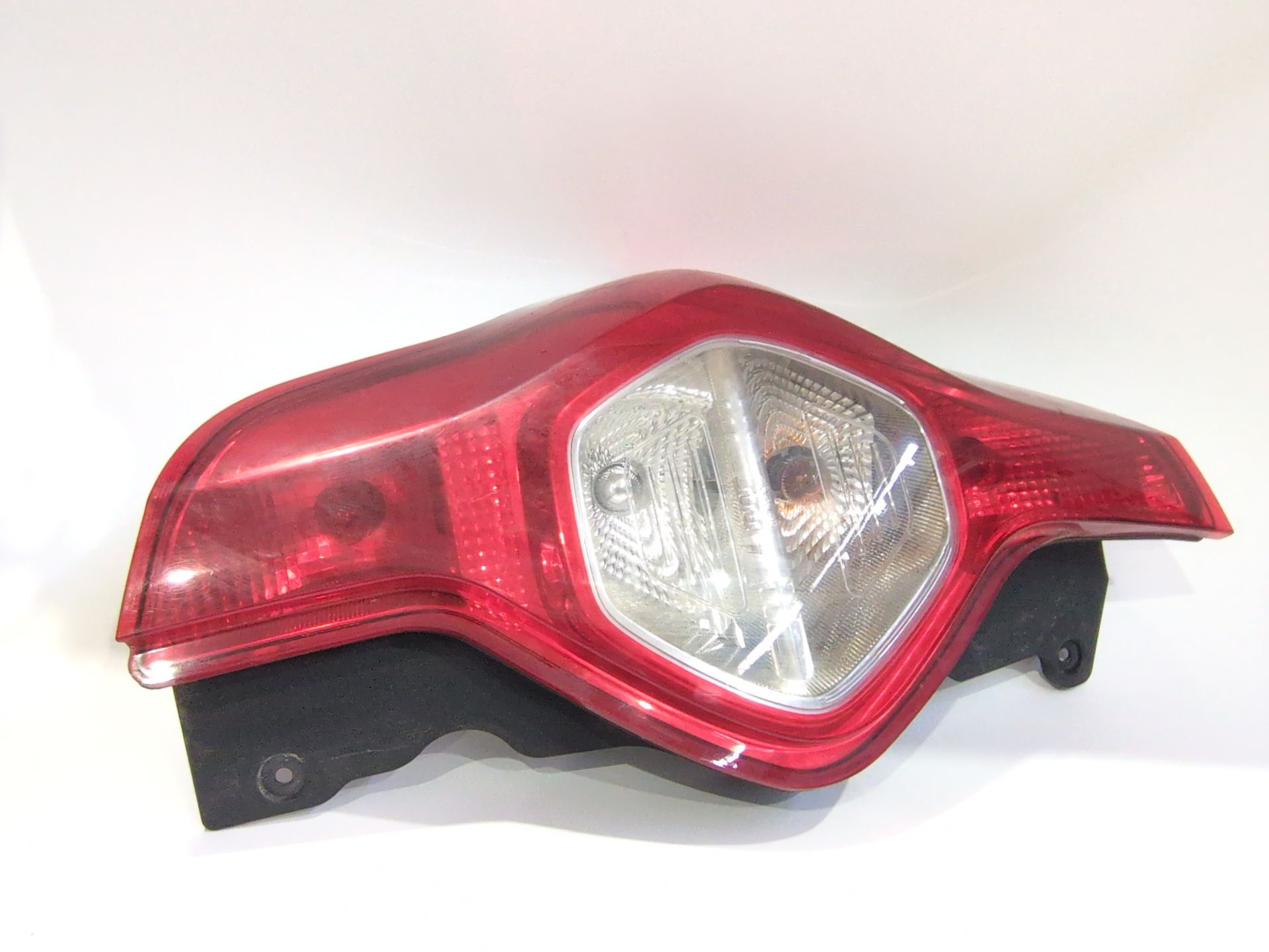 piloto_trasero_izquierdo_265558016r_90009115_dacia_lodgy_js_1_5_dci