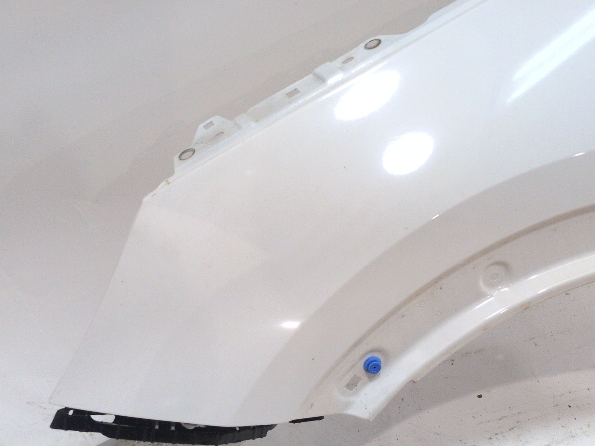 aleta_delantera_izquierda_9825439180_98_254_391_80_color_de_carroceria_ewp_pintura_blanco_banquise_peugeot_2008_ii_ud_us_uy_uj_u