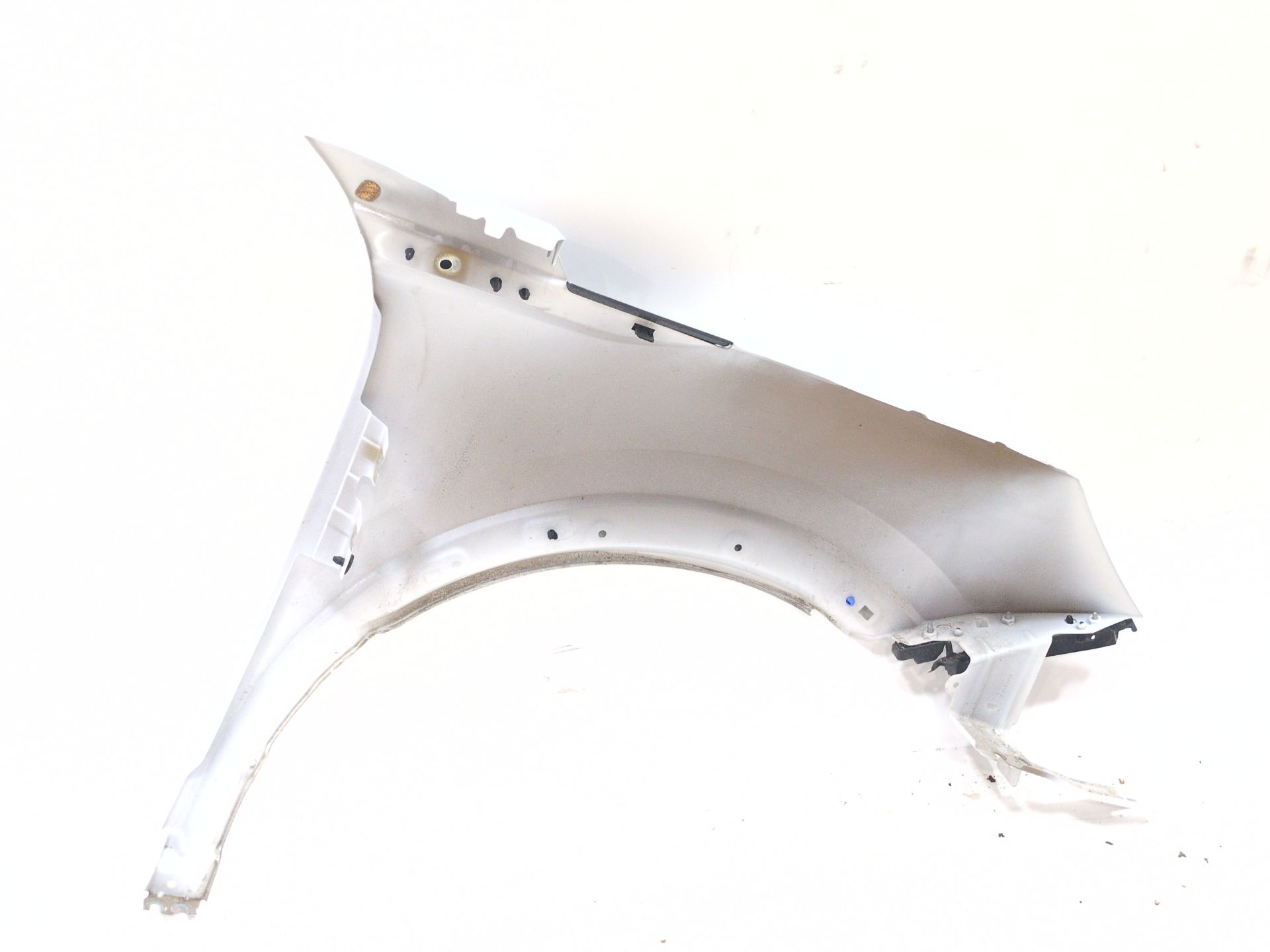 aleta_delantera_izquierda_9825439180_98_254_391_80_color_de_carroceria_ewp_pintura_blanco_banquise_peugeot_2008_ii_ud_us_uy_uj_u