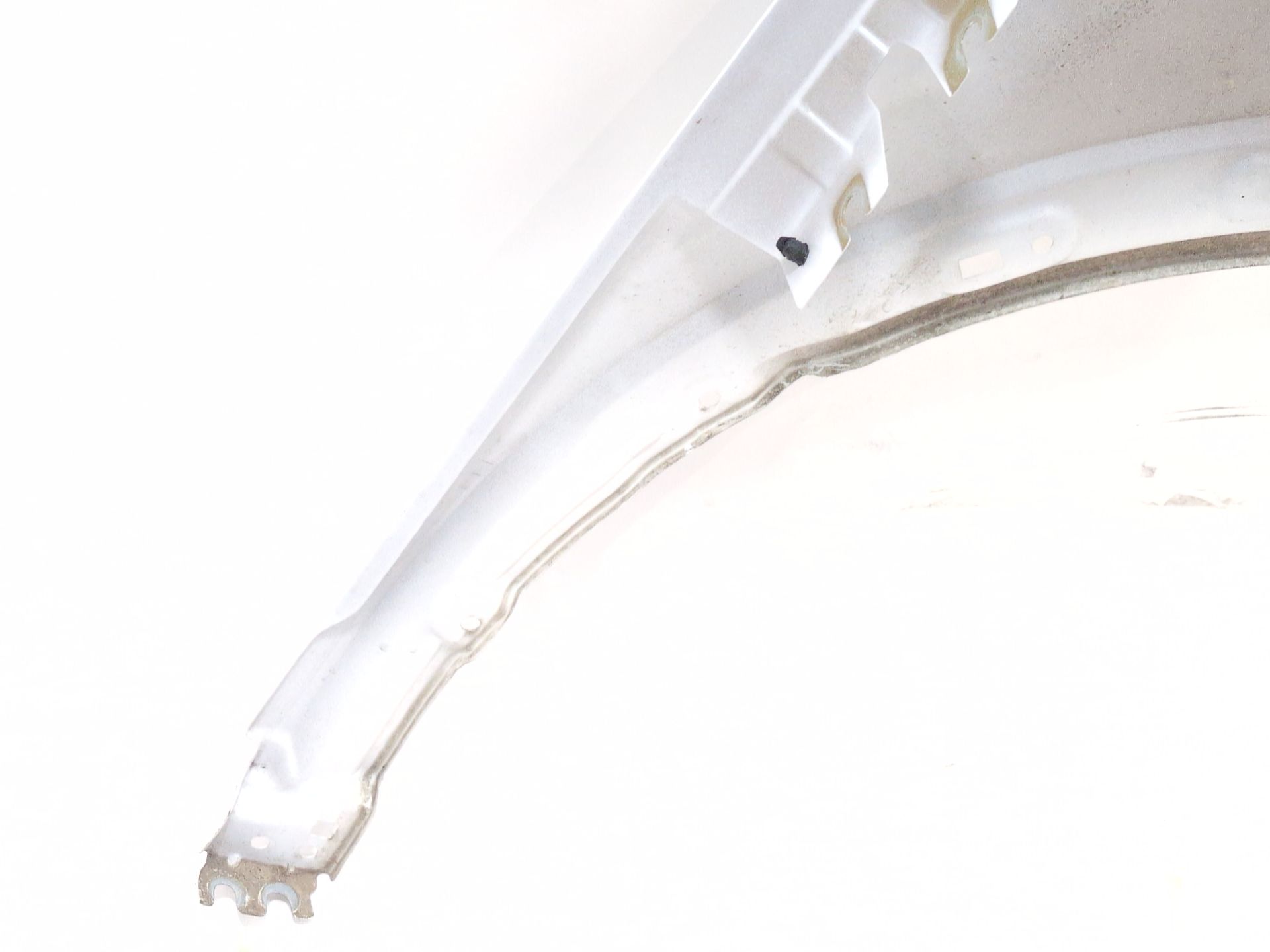 aleta_delantera_izquierda_9825439180_98_254_391_80_color_de_carroceria_ewp_pintura_blanco_banquise_peugeot_2008_ii_ud_us_uy_uj_u