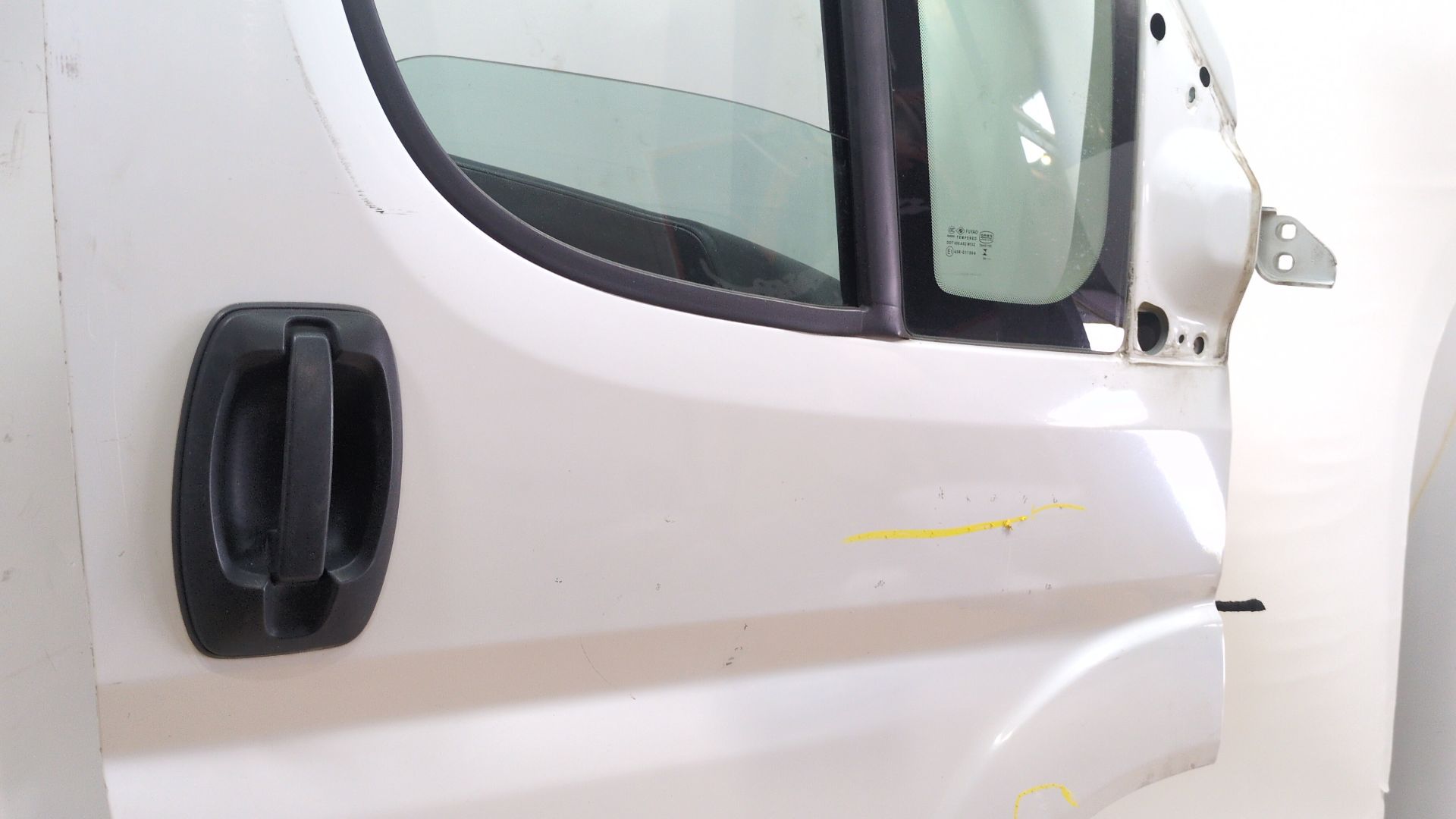 puerta_delantera_derecha_1385509080_colest549_color_exterior_bianco_fiat_ducato_autobus_250_150_multijet_23_d