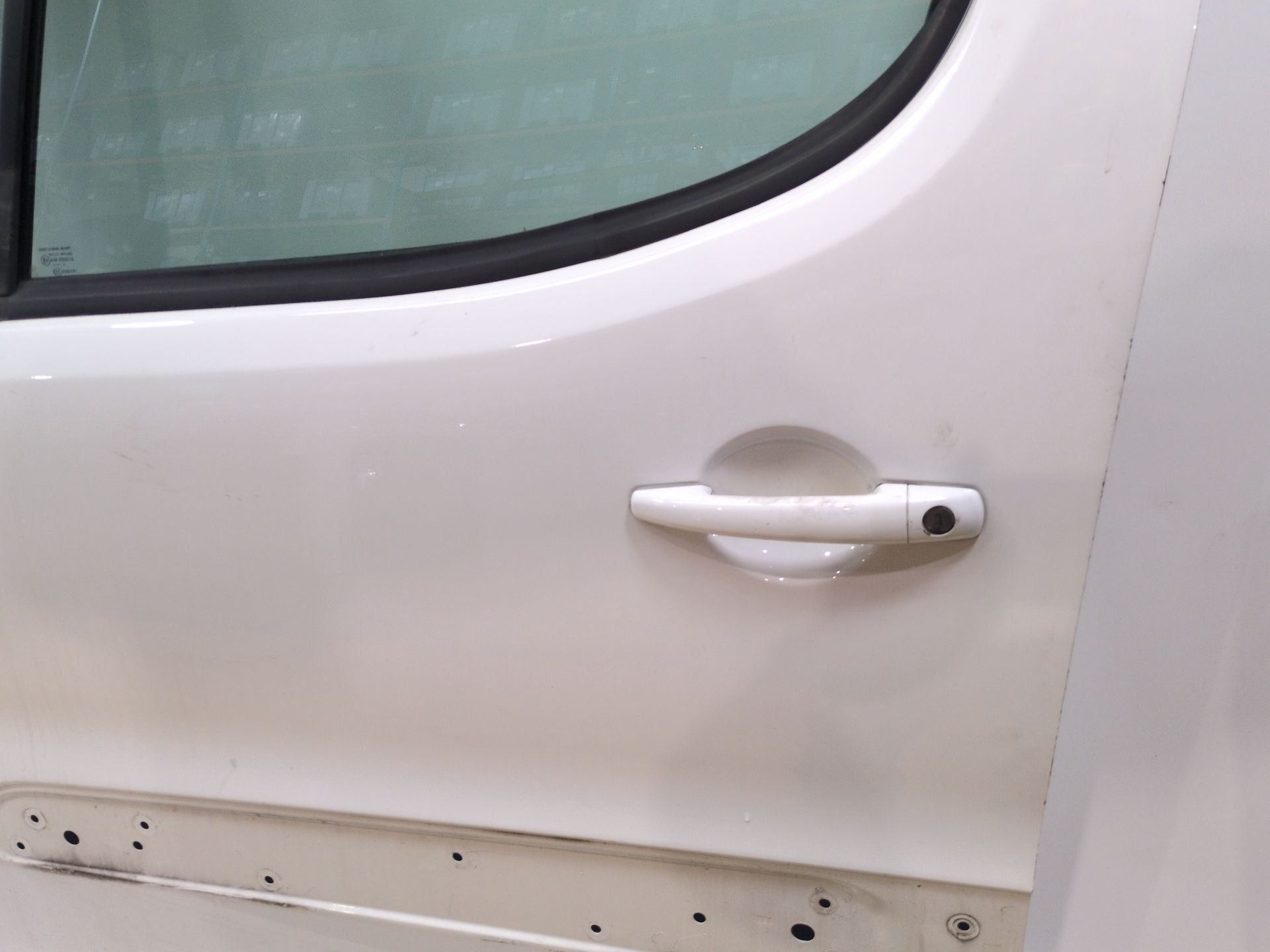 puerta_delantera_izquierda_9002z3_9002_z3_color_de_carroceria_ewp_pintura_blanco_banquise_peugeot_partner_tepee_1_6_bluehdi_100