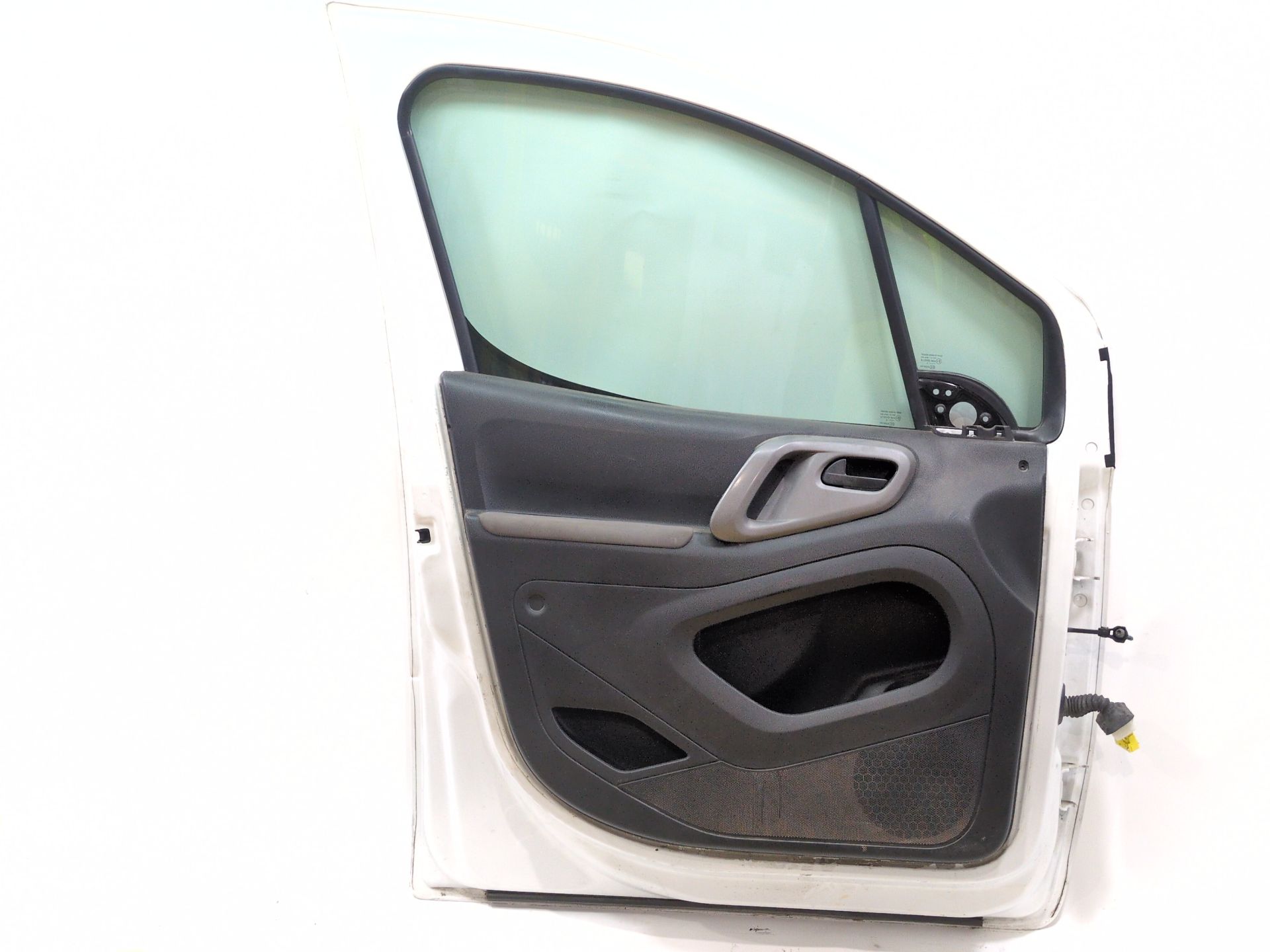 puerta_delantera_izquierda_9002z3_9002_z3_color_de_carroceria_ewp_pintura_blanco_banquise_peugeot_partner_tepee_1_6_bluehdi_100