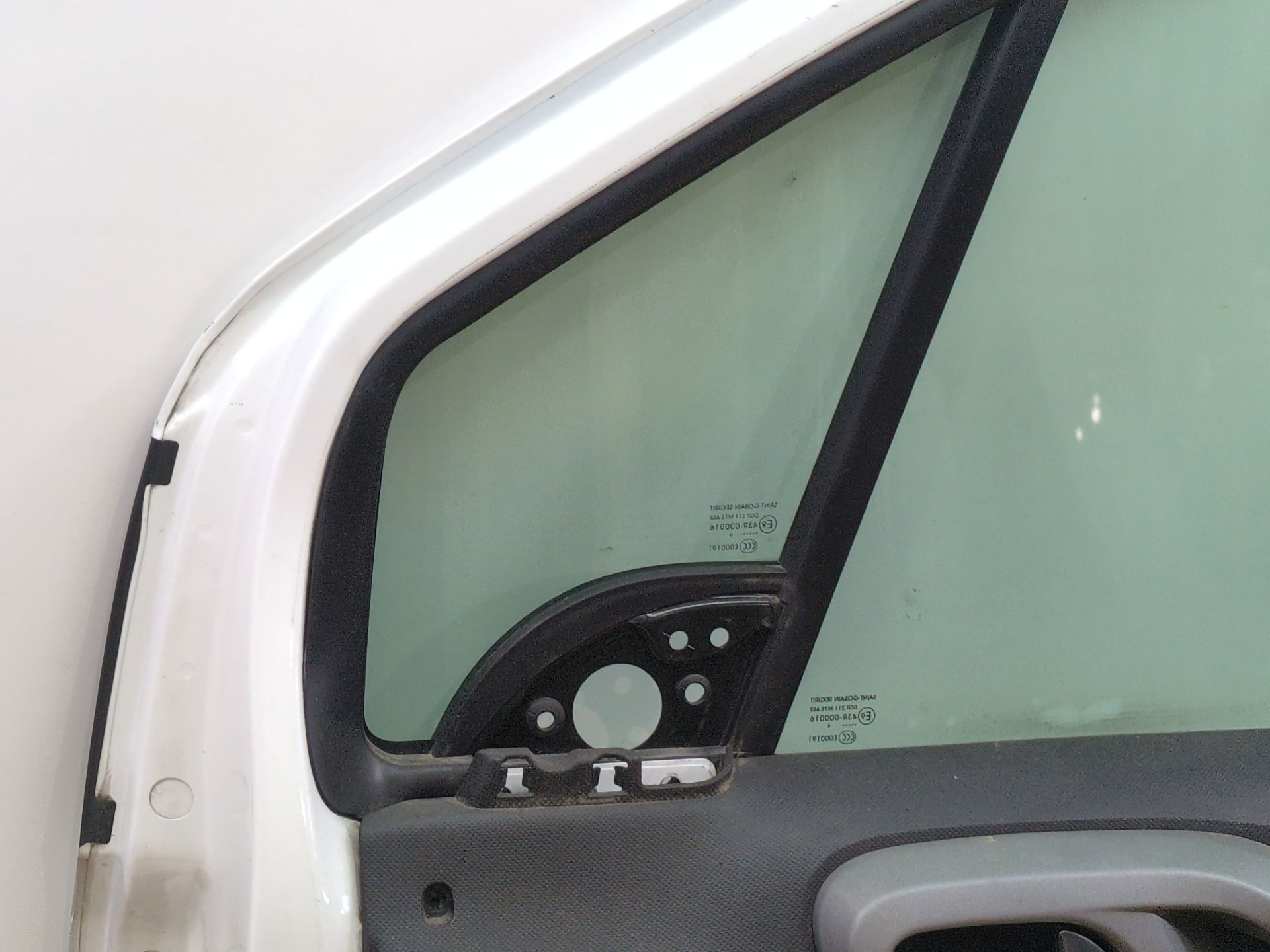puerta_delantera_derecha_9004z6_9004_z6_color_de_carroceria_ewp_pintura_blanco_banquise_peugeot_partner_tepee_1_6_bluehdi_100