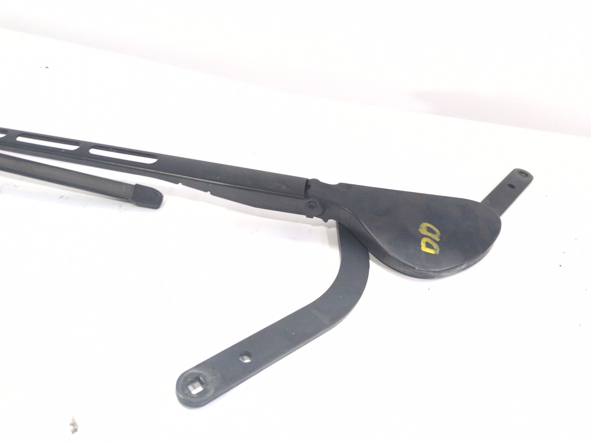 brazo_limpia_delantero_derecho_a2038202944_mercedes_benz_clase_c_w203_c_320_4_matic_203_084