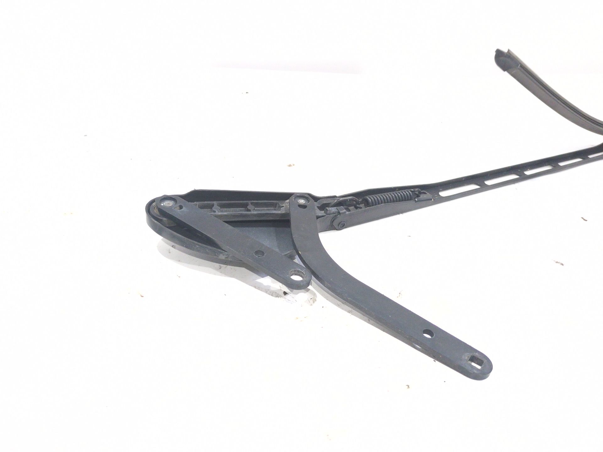 brazo_limpia_delantero_derecho_a2038202944_mercedes_benz_clase_c_w203_c_320_4_matic_203_084