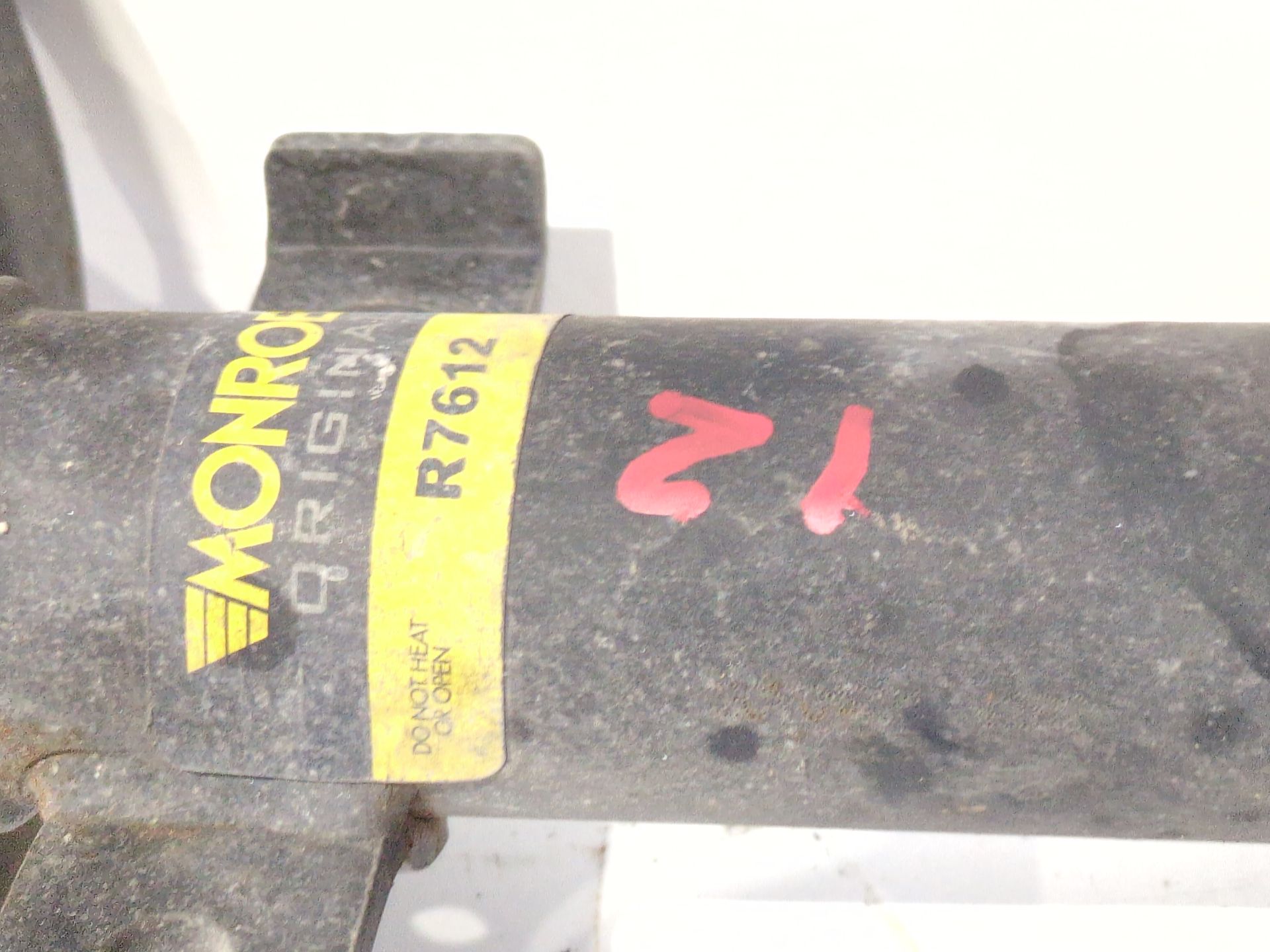 amortiguador_delantero_izquierdo_543029762r_renault_kangoo_express_fw0_1_1_5_dci_75_fw07_fw10_fw04