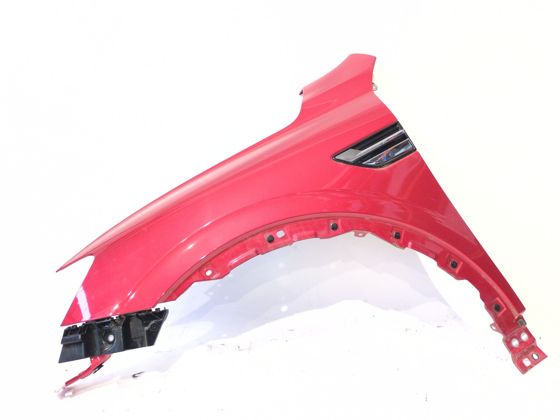 aleta_delantera_izquierda_631017236r_red_flame_tennp_renault_arkana_i_lcm_ldn_1_3_tce_140_ldn0