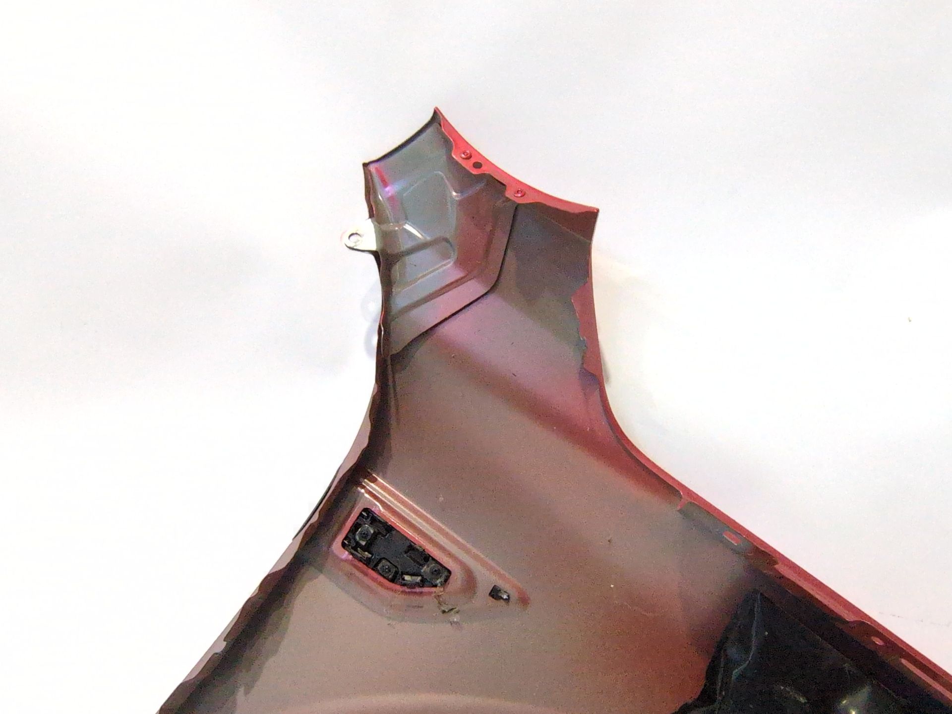 aleta_delantera_izquierda_631017236r_red_flame_tennp_renault_arkana_i_lcm_ldn_1_3_tce_140_ldn0