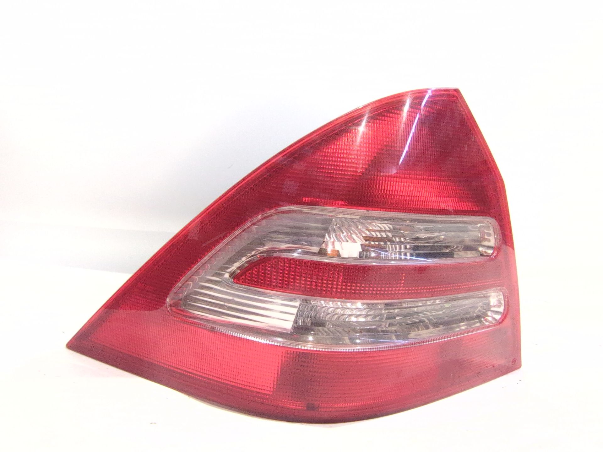 piloto_trasero_izquierdo_a2038200164_a_203_820_01_64_mercedes_benz_clase_c_w203_c_320_4_matic_203_084