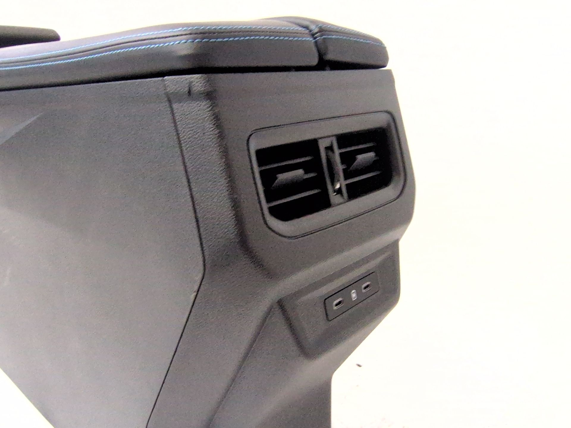 apoyabrazos_central_969078836r_renault_rafale_dhn_rafale_dhn_full_hybrid_hev_hyb05