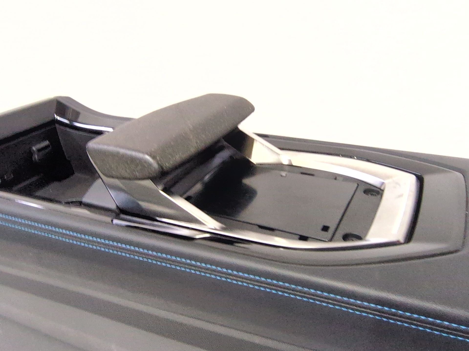 apoyabrazos_central_969078836r_renault_rafale_dhn_rafale_dhn_full_hybrid_hev_hyb05