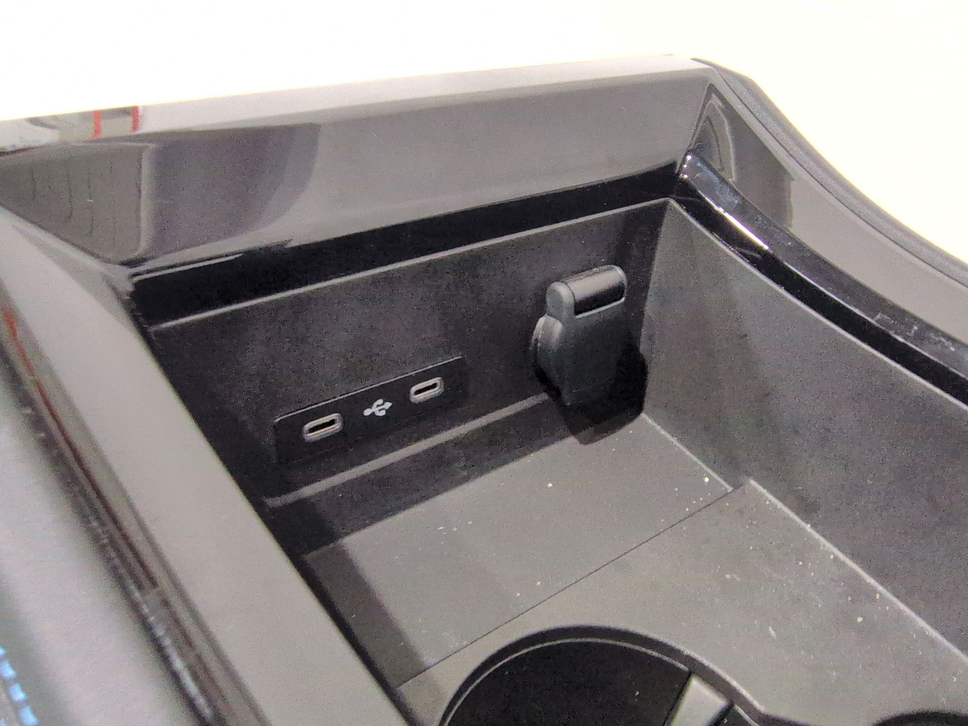 apoyabrazos_central_969078836r_renault_rafale_dhn_rafale_dhn_full_hybrid_hev_hyb05