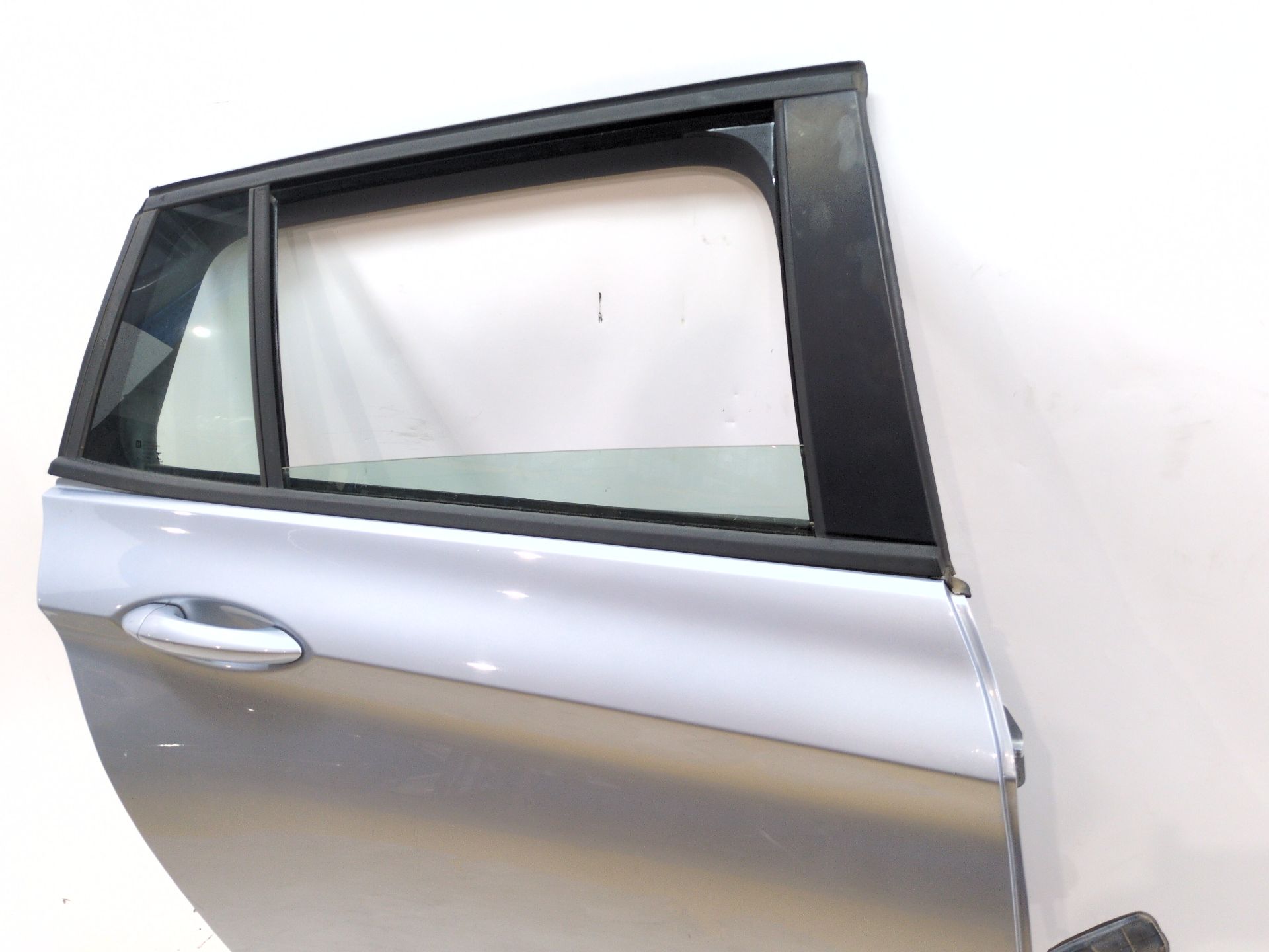 puerta_trasera_derecha_39028994_opcion_de_color_gwd_opel_astra_k_sports_tourer_b16_1_6_cdti_35