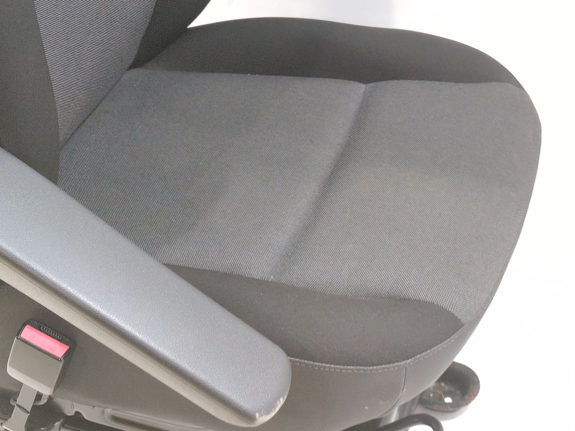 asiento_delantero_izquierdo_873707908r_renault_master_iii_furgoneta_fv_2_3_dci_145_rwd_fv0e_fv0f_fv0t_fv10_fv12